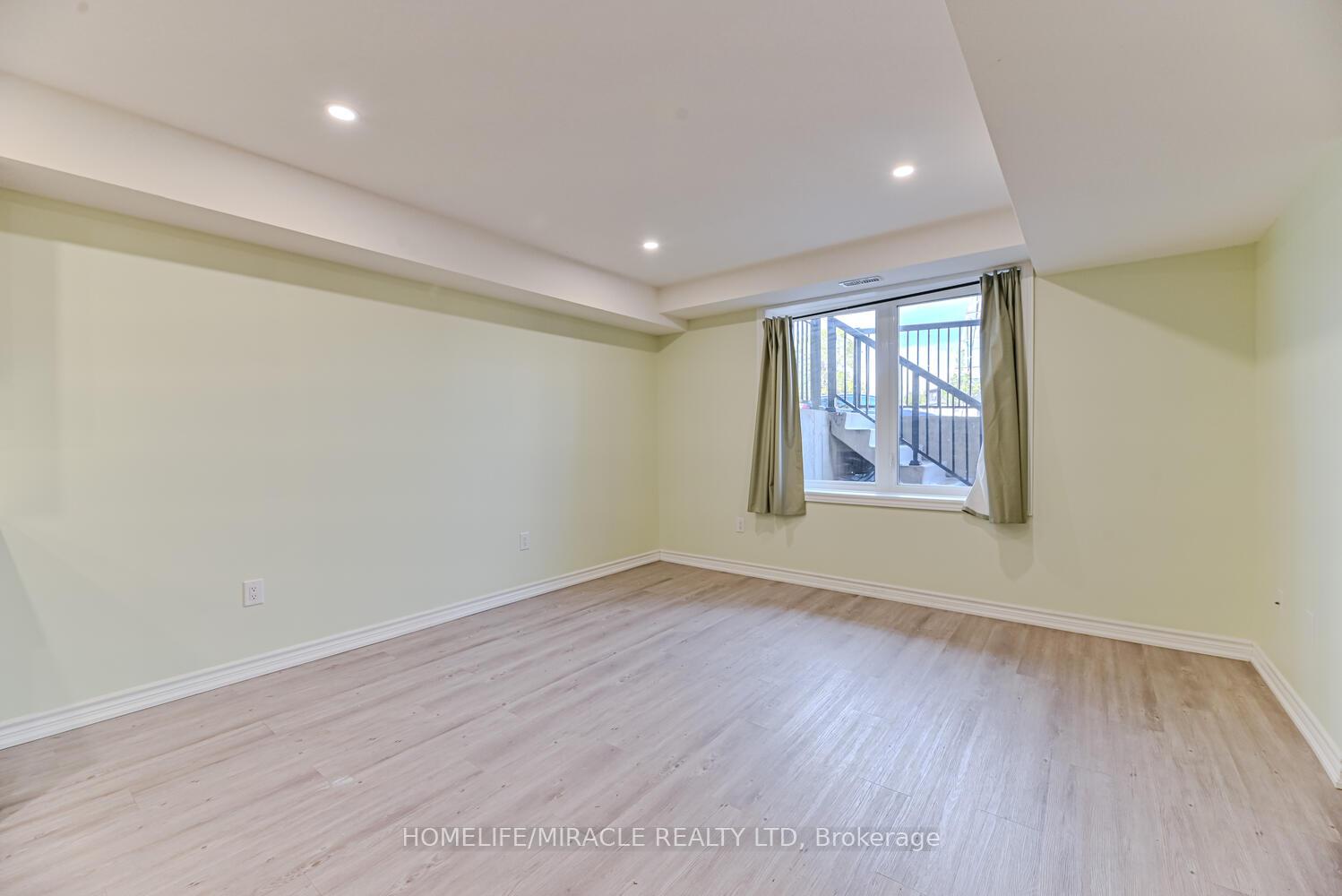 Photo 11 of 289 Chapel Hill Drive, Kitchener — HOMEH