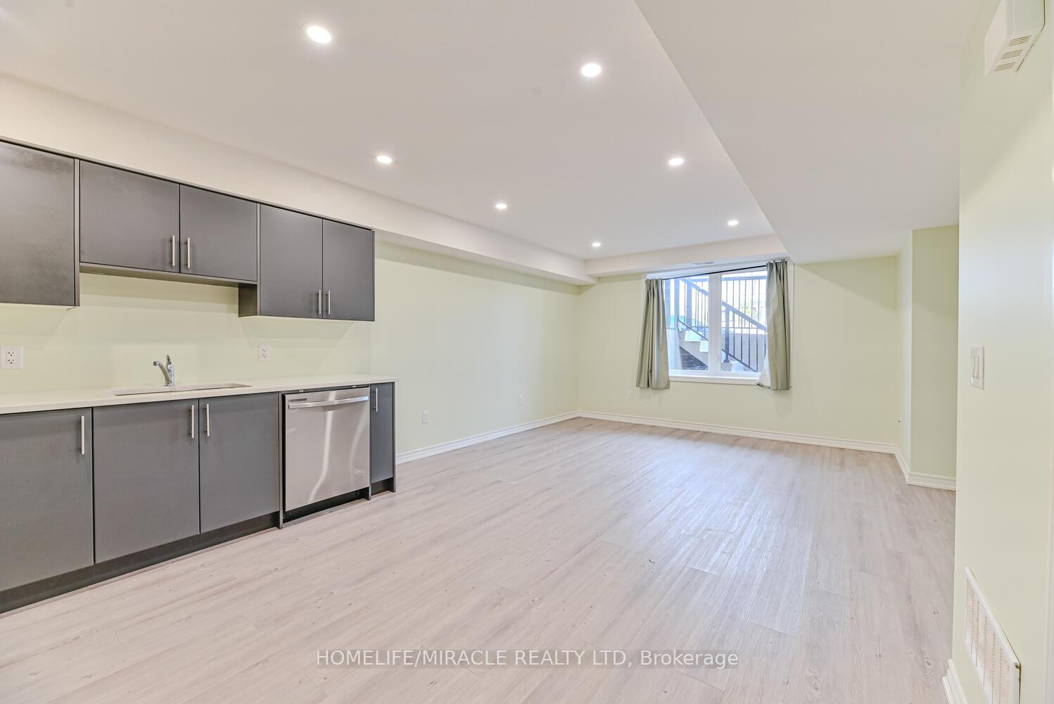 Photo 16 of 289 Chapel Hill Drive, Kitchener — HOMEH