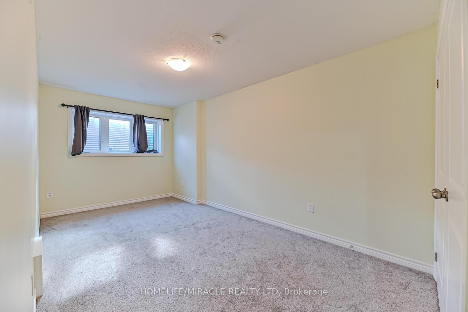 Photo 18 of 289 Chapel Hill Drive, Kitchener — HOMEH