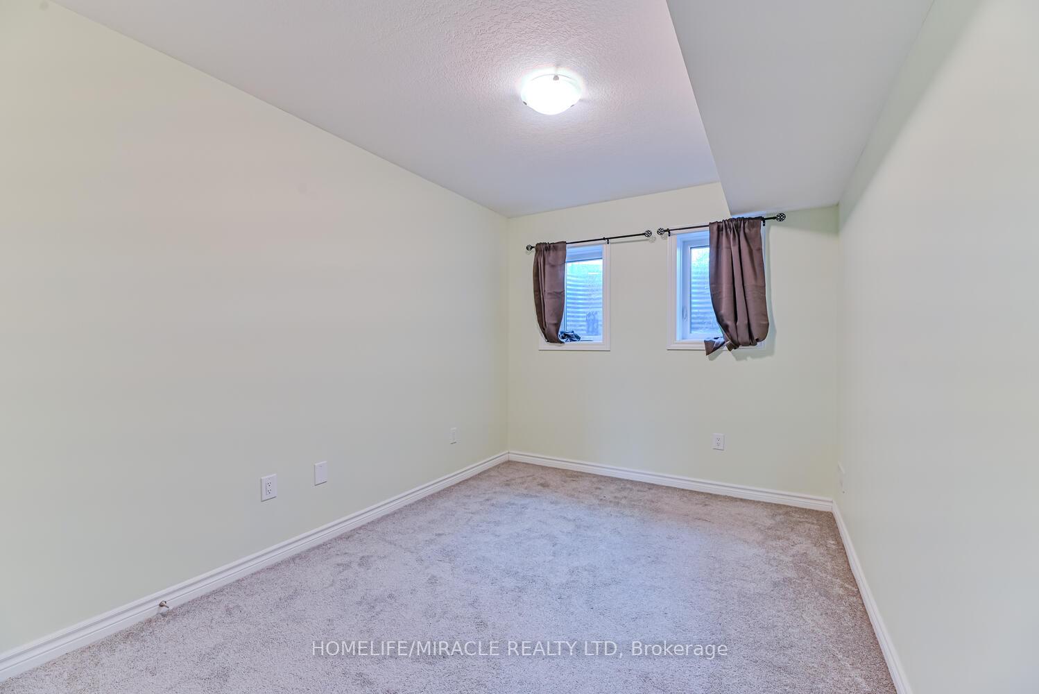 Photo 23 of 289 Chapel Hill Drive, Kitchener — HOMEH