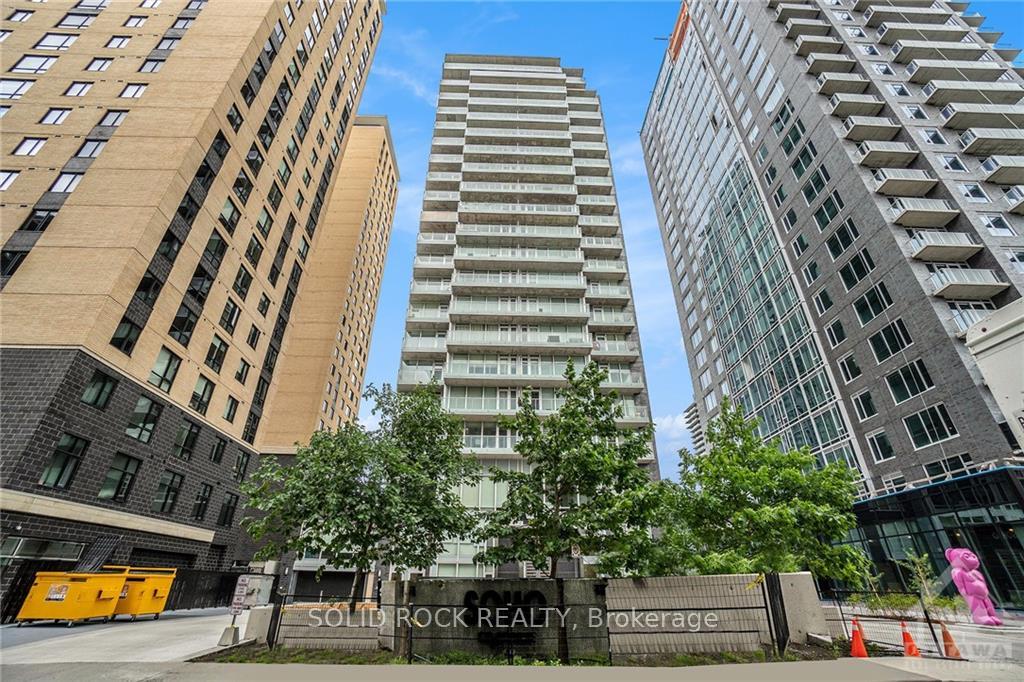 Front of Unit 1010, 111 Champagne Avenue