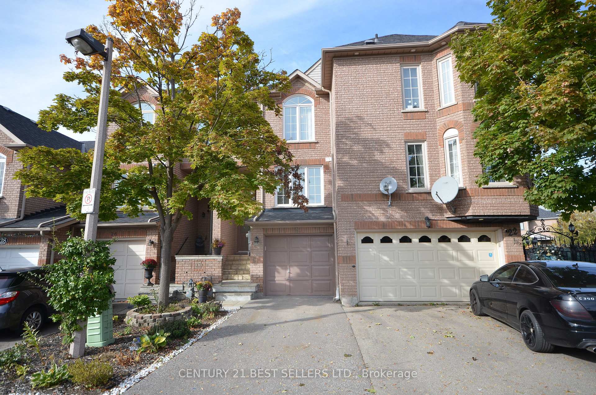 Photo 1 of 24 Tania Crescent, Vaughan, Maple — HOMEH