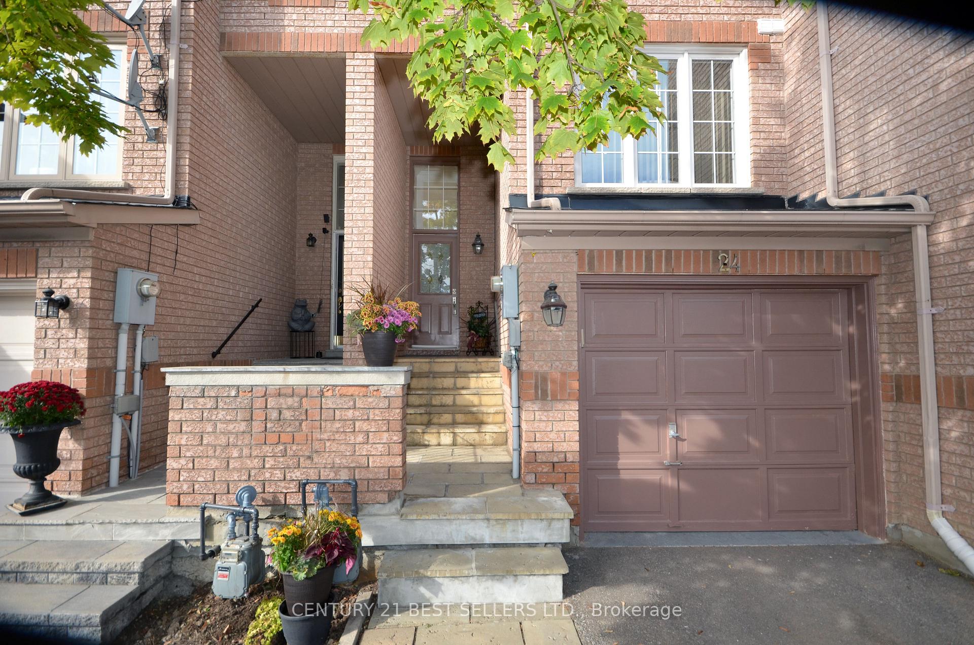 Photo 2 of 24 Tania Crescent, Vaughan, Maple — HOMEH