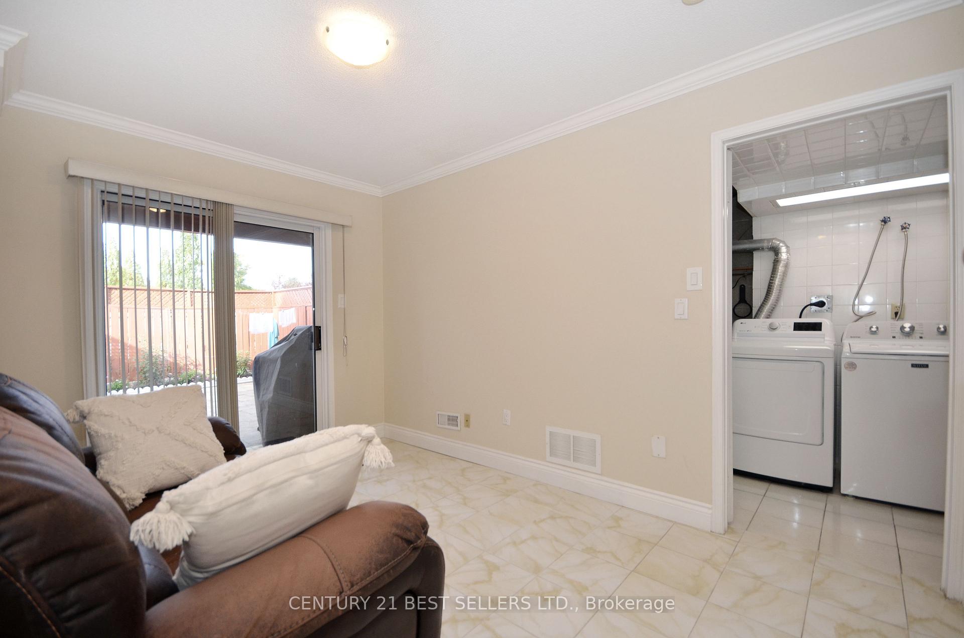 Photo 6 of 24 Tania Crescent, Vaughan, Maple — HOMEH