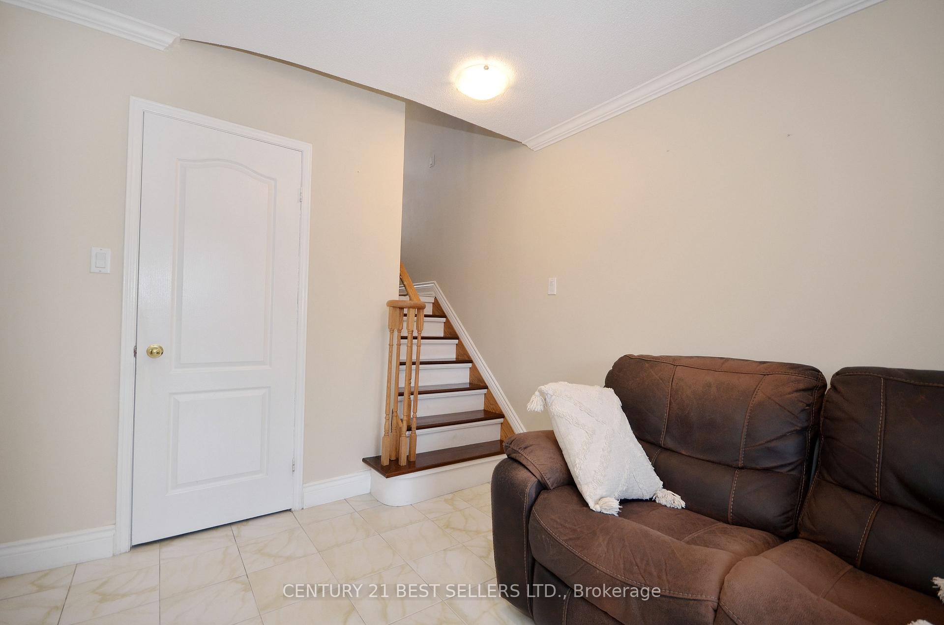 Photo 9 of 24 Tania Crescent, Vaughan, Maple — HOMEH