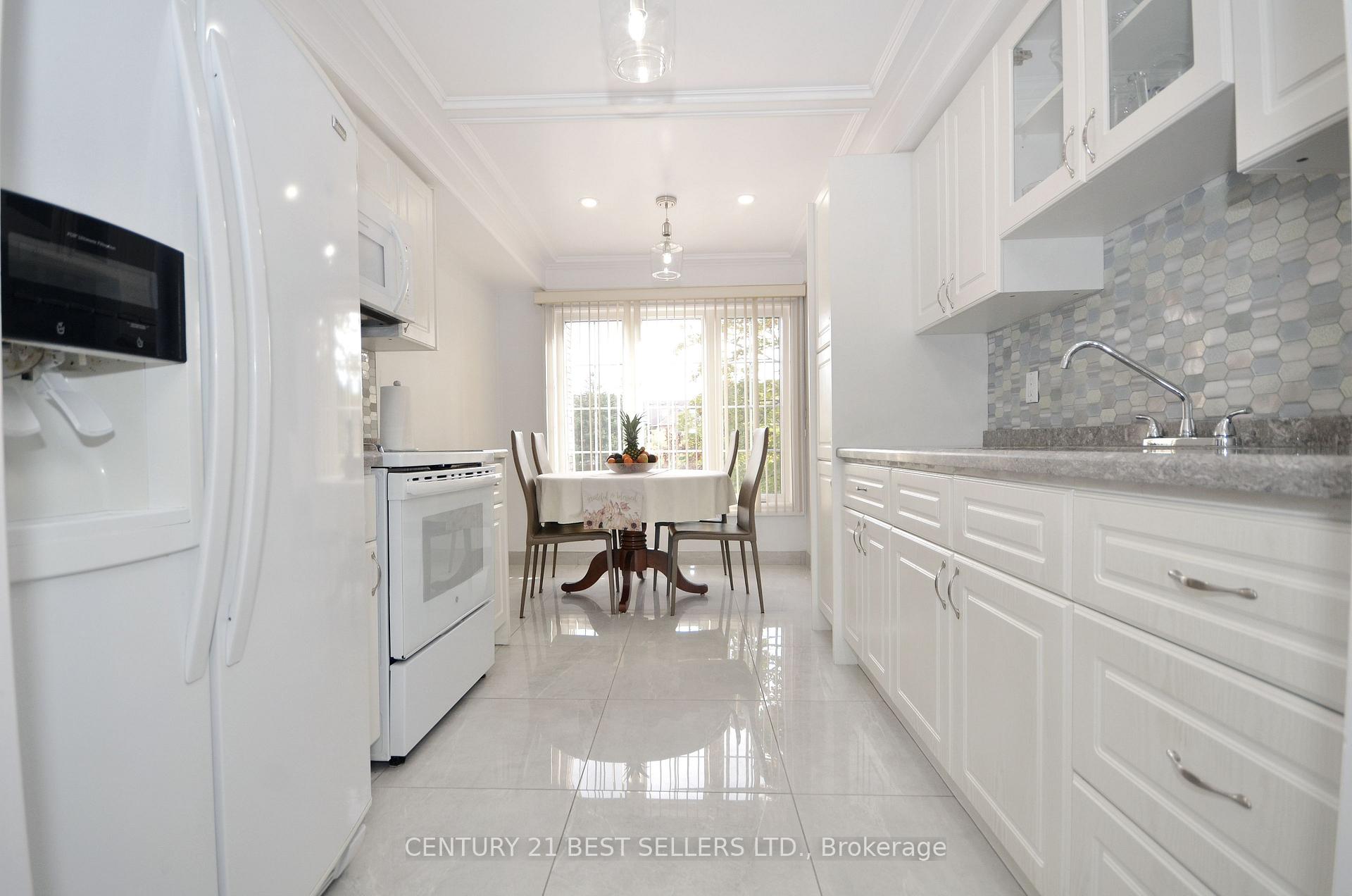 Photo 11 of 24 Tania Crescent, Vaughan, Maple — HOMEH