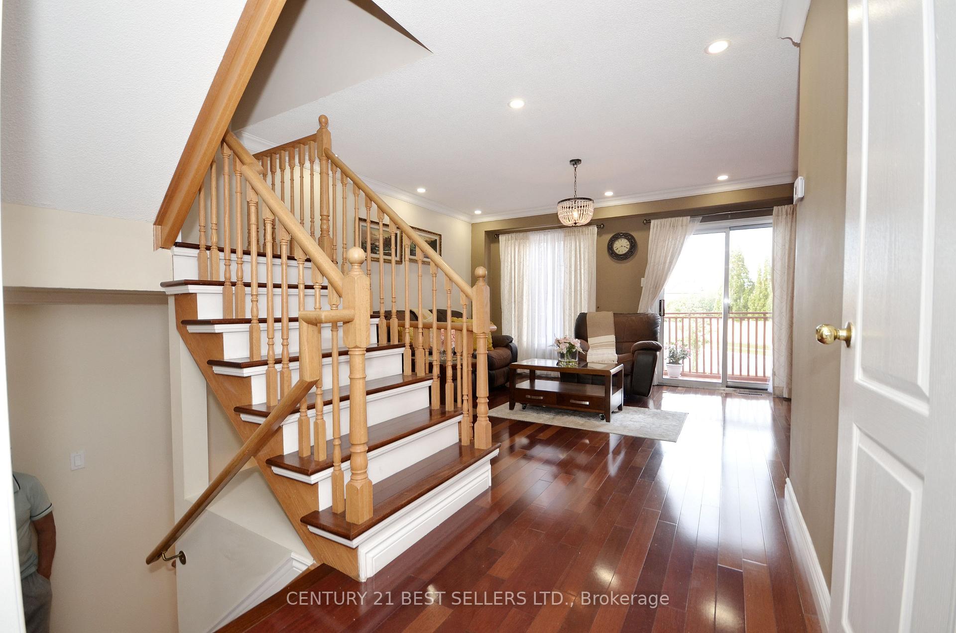 Photo 16 of 24 Tania Crescent, Vaughan, Maple — HOMEH
