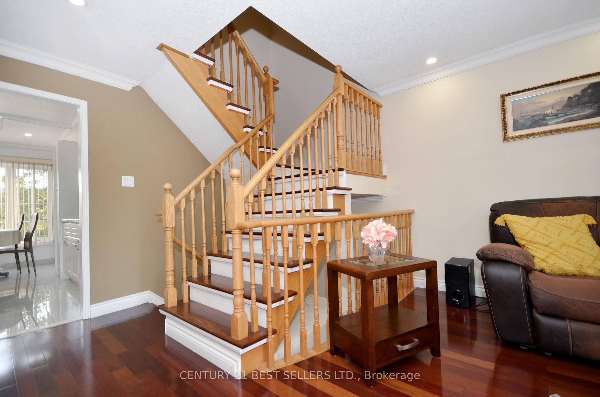 Photo 22 of 24 Tania Crescent, Vaughan, Maple — HOMEH