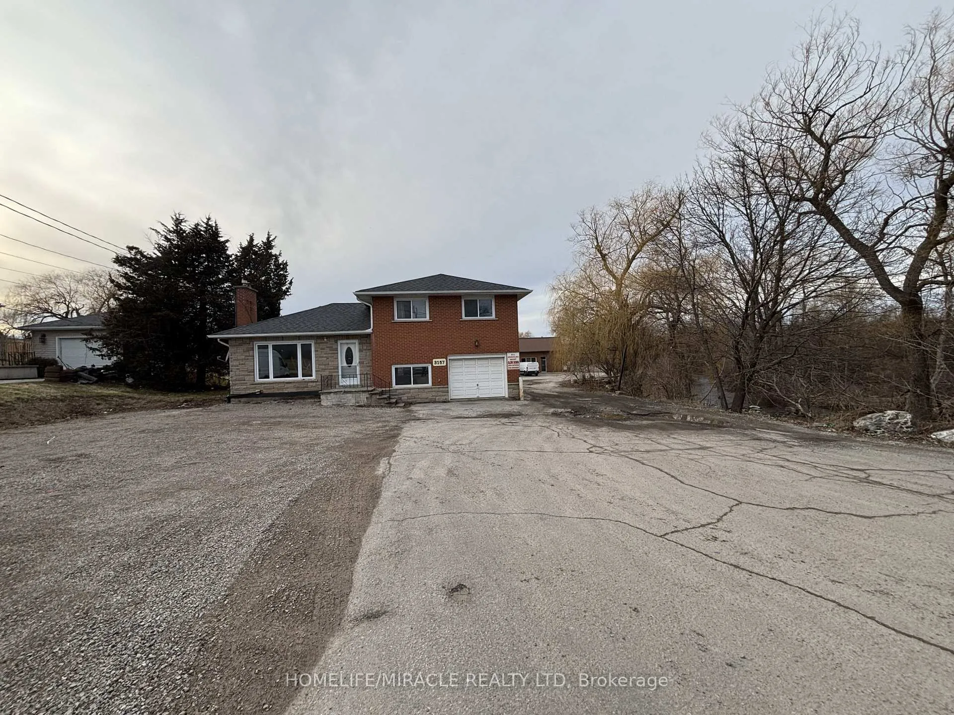Front of 3157 Steeles Avenue