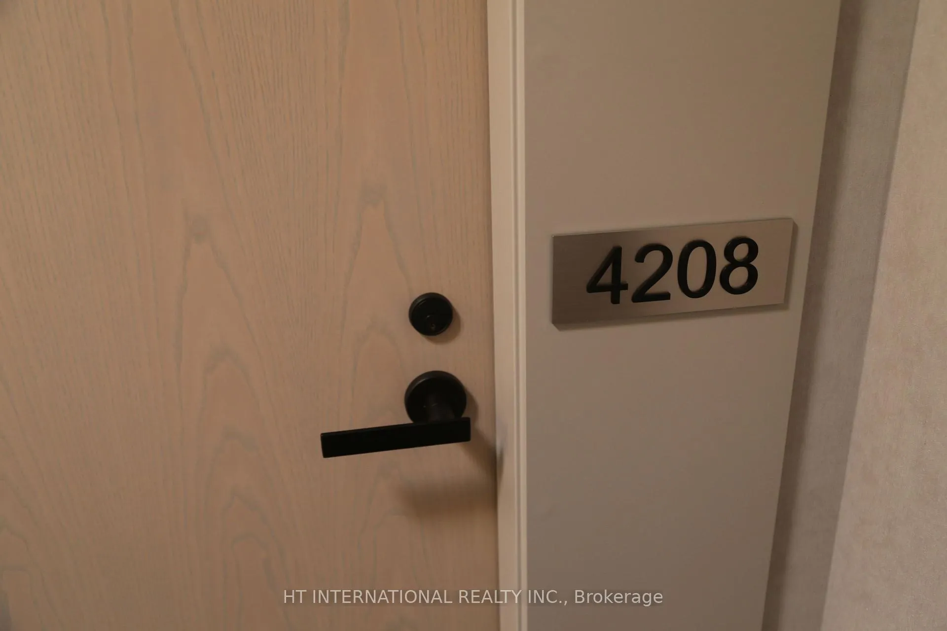 Photo 5 of Unit 4208, 8 Interchange Way, Vaughan, Vaughan Corporate Centre — HOMEH