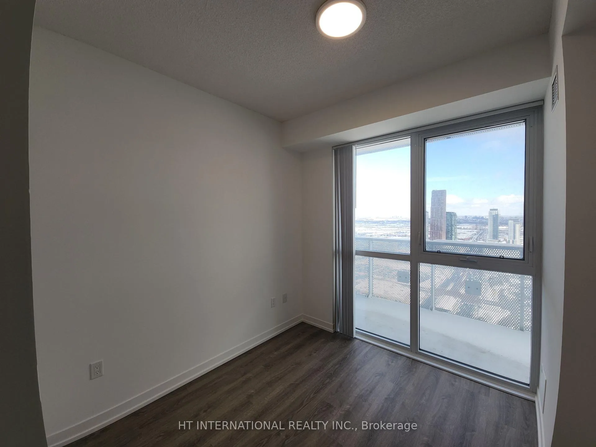 Photo 9 of Unit 4208, 8 Interchange Way, Vaughan, Vaughan Corporate Centre — HOMEH
