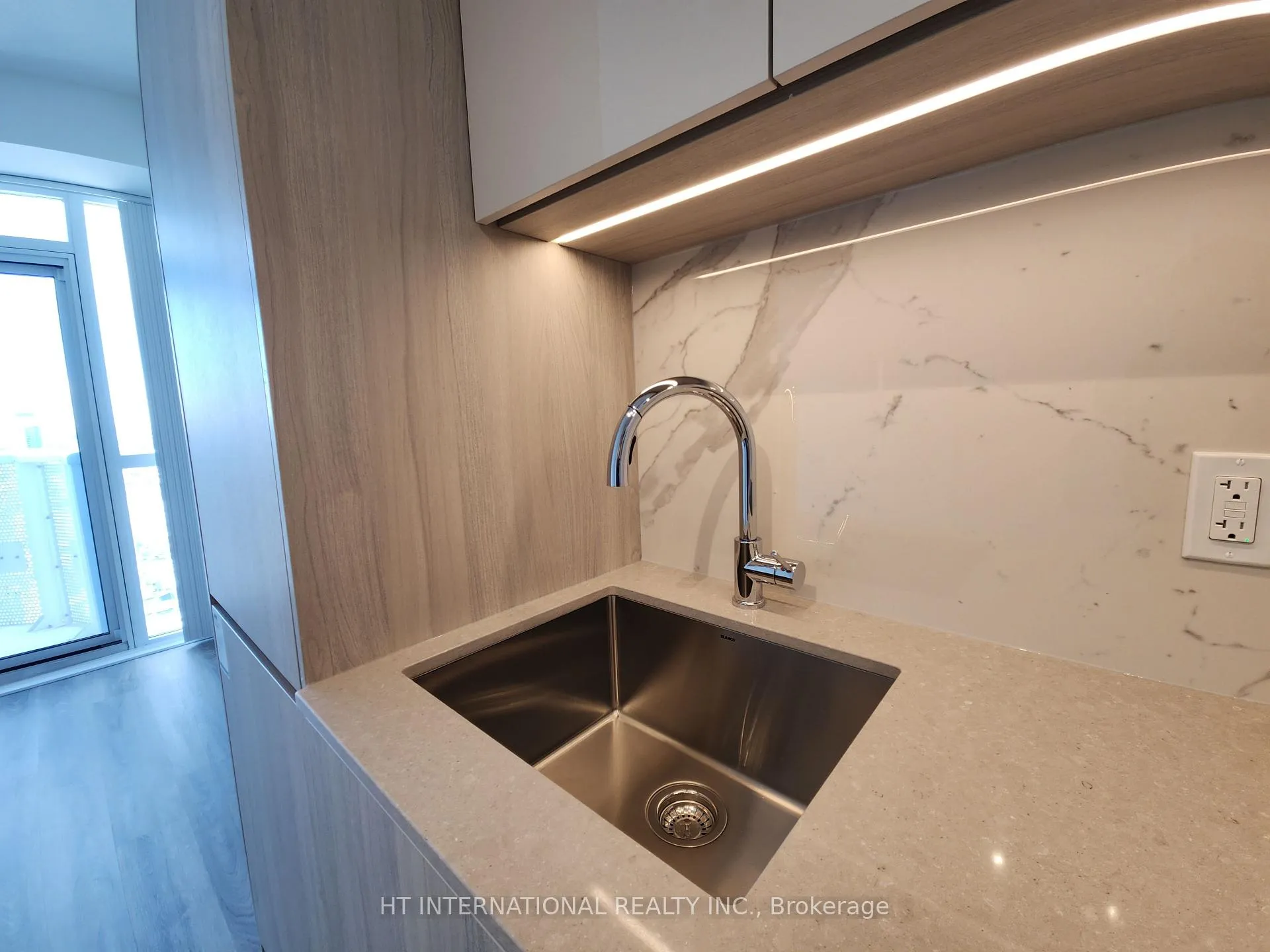 Photo 12 of Unit 4208, 8 Interchange Way, Vaughan, Vaughan Corporate Centre — HOMEH
