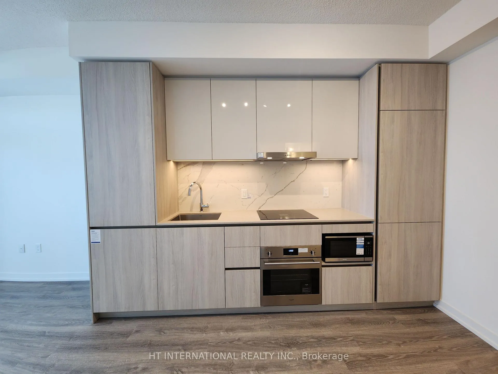 Photo 13 of Unit 4208, 8 Interchange Way, Vaughan, Vaughan Corporate Centre — HOMEH