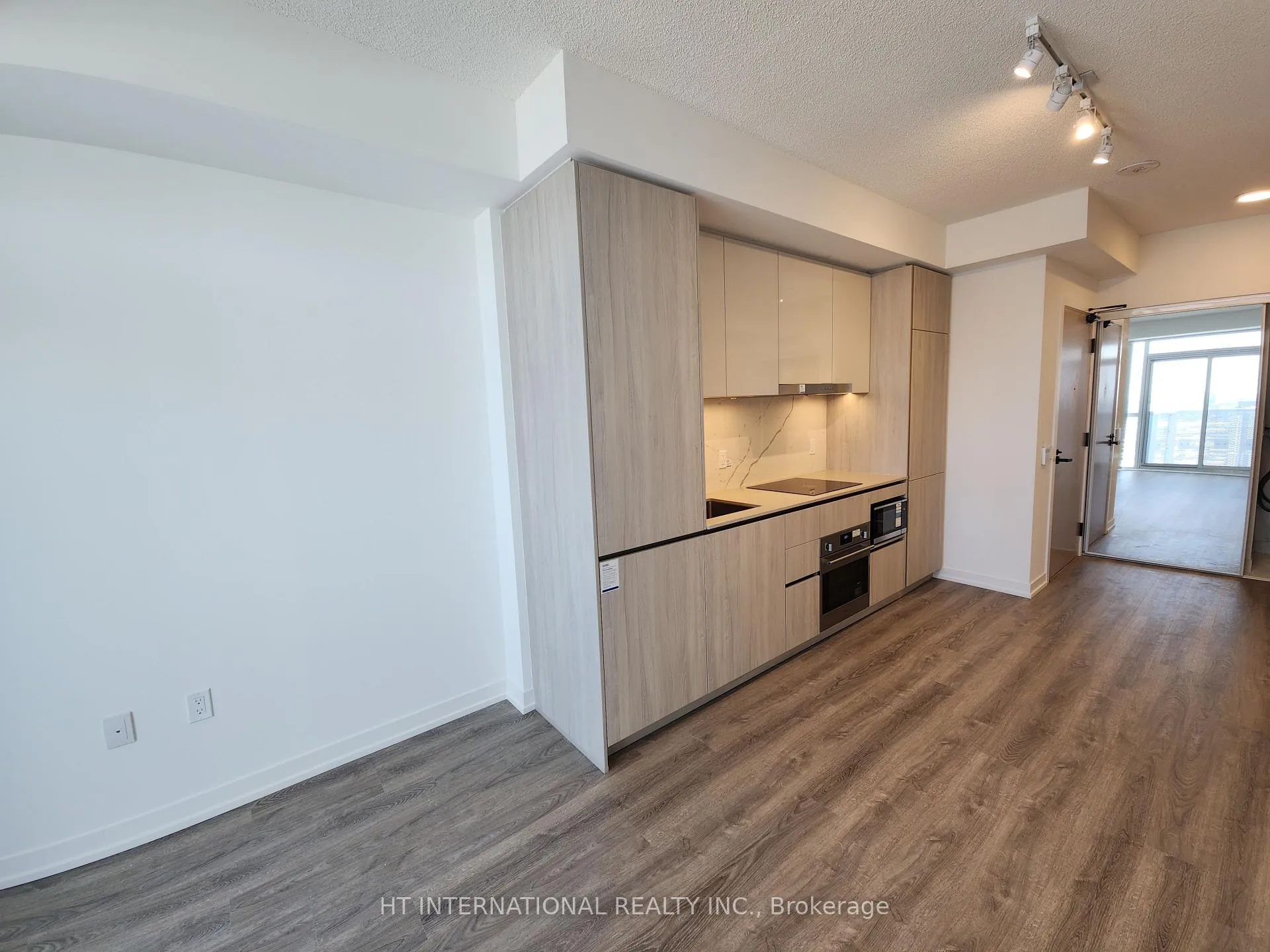 Photo 15 of Unit 4208, 8 Interchange Way, Vaughan, Vaughan Corporate Centre — HOMEH