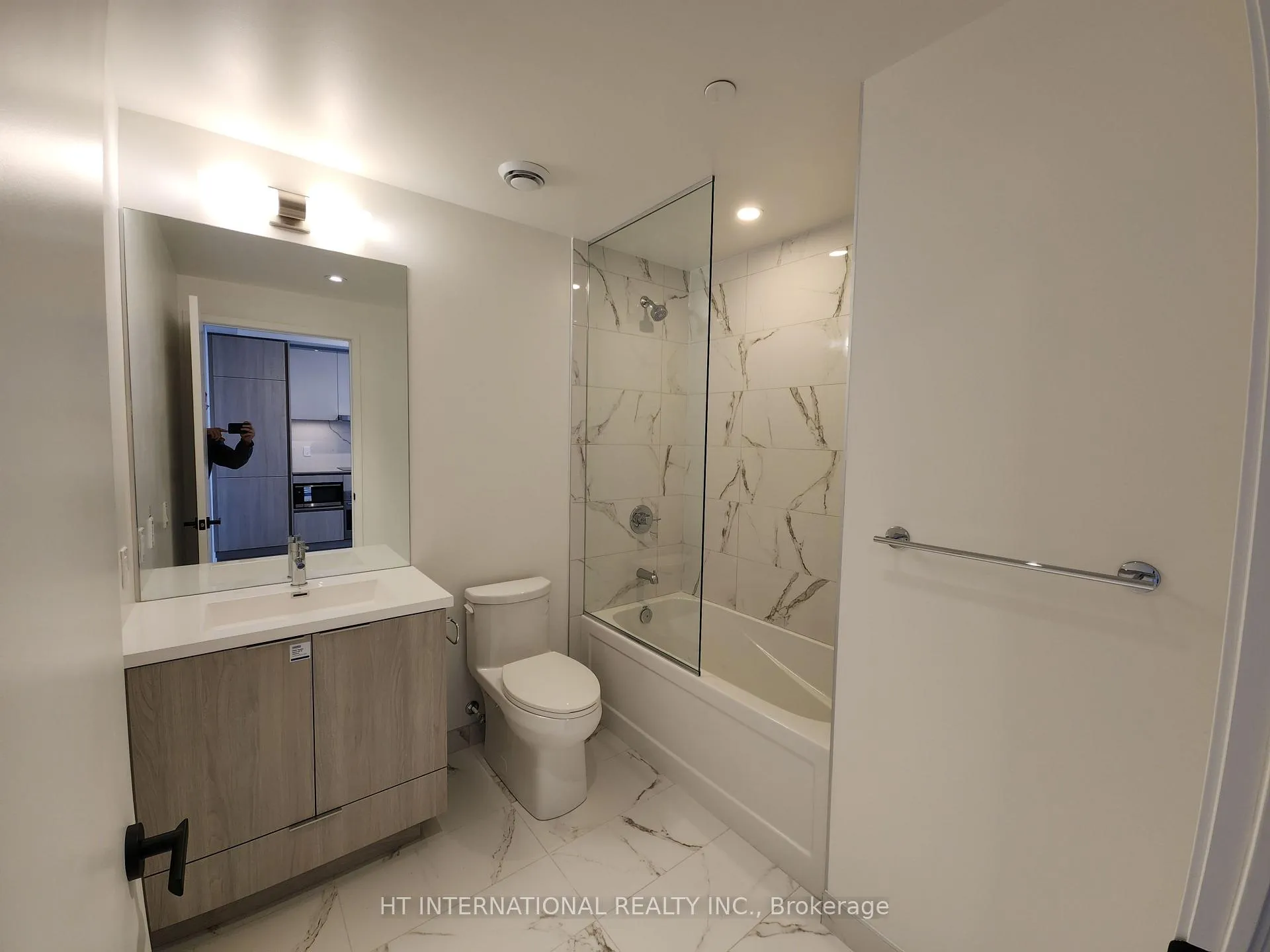 Photo 19 of Unit 4208, 8 Interchange Way, Vaughan, Vaughan Corporate Centre — HOMEH