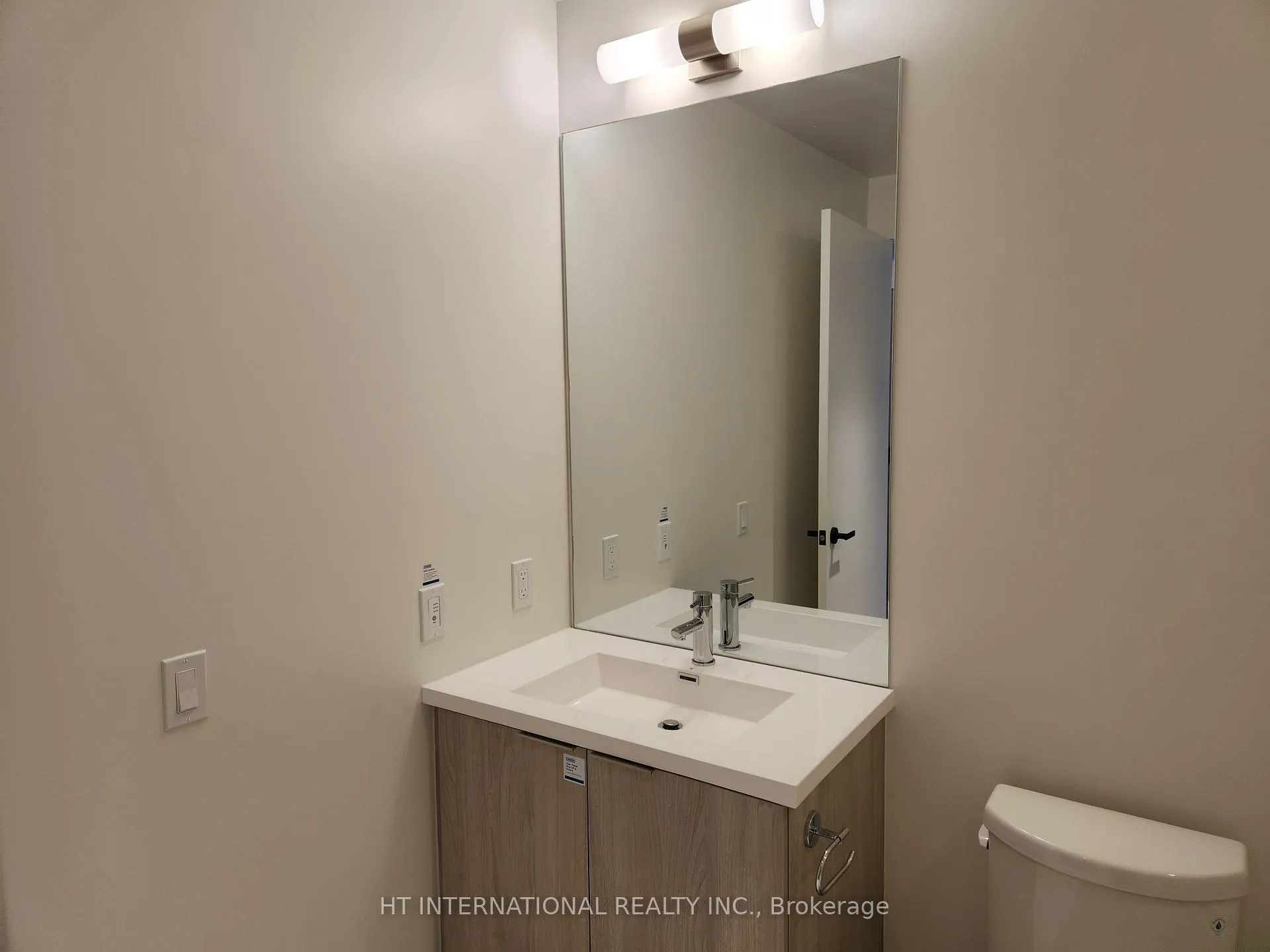 Photo 20 of Unit 4208, 8 Interchange Way, Vaughan, Vaughan Corporate Centre — HOMEH