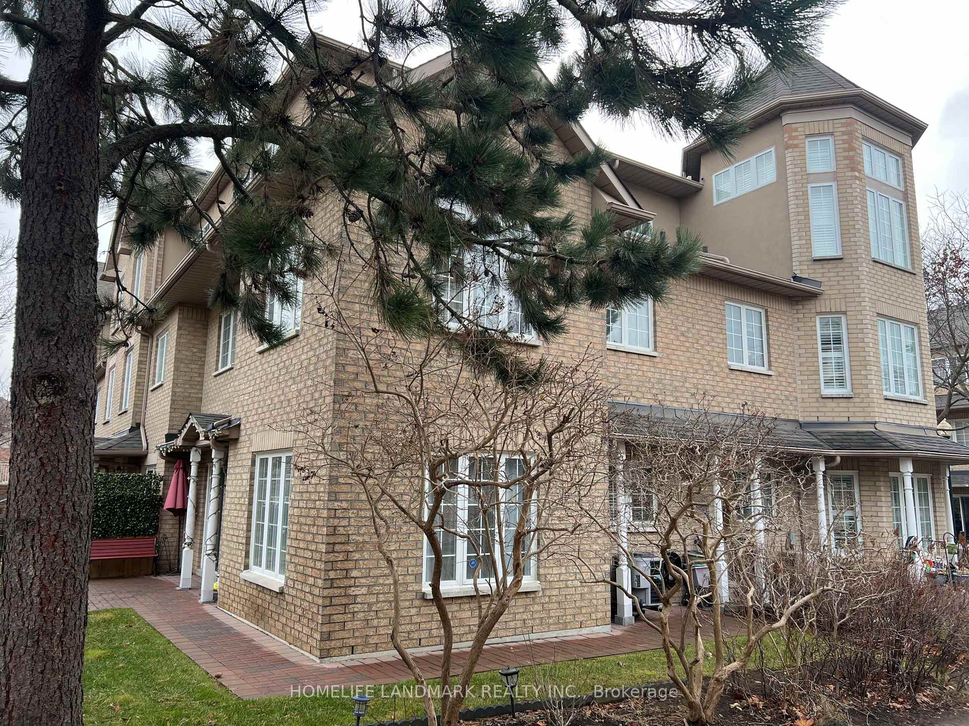 Front of Unit 22 Bsmt, 10 Cox Boulevard