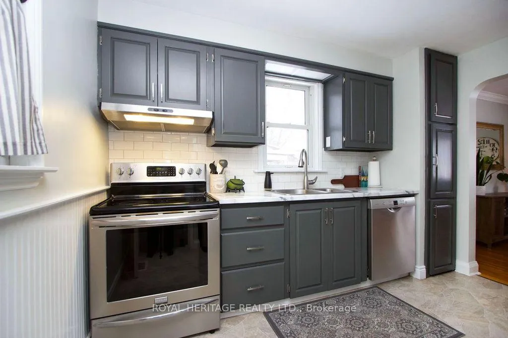 Photo 9 of 31 O'Dell Street, Clarington, Bowmanville — HOMEH