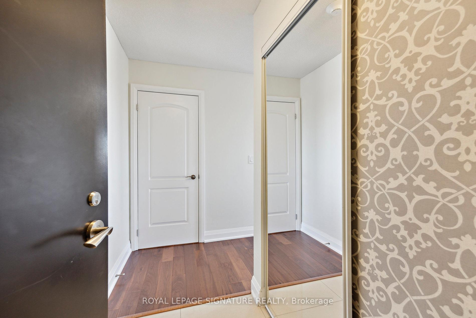Photo 5 of Unit 811, 30 North Park Road, Vaughan, Beverley Glen — HOMEH