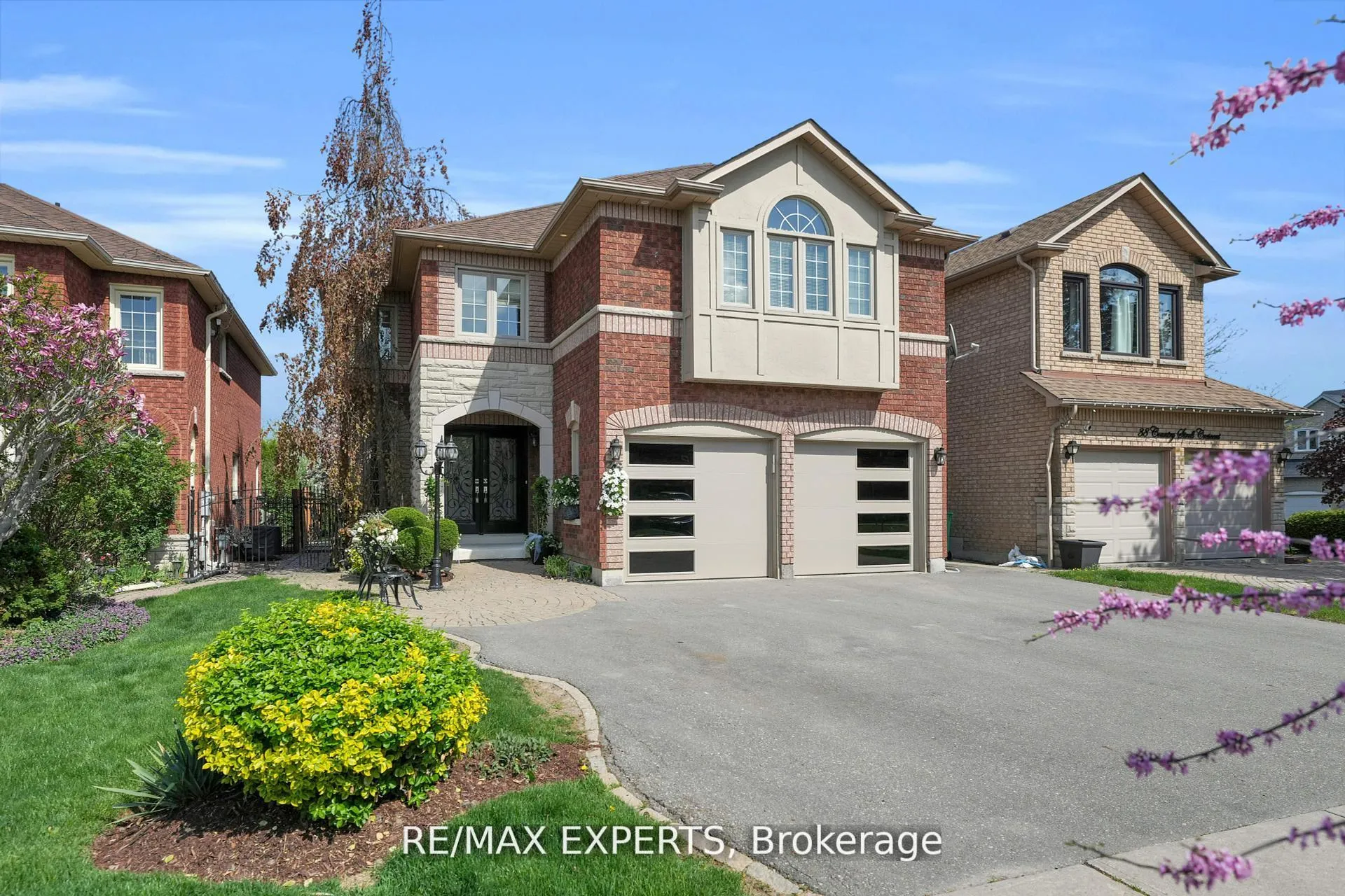 Front of 36 Country Stroll Crescent