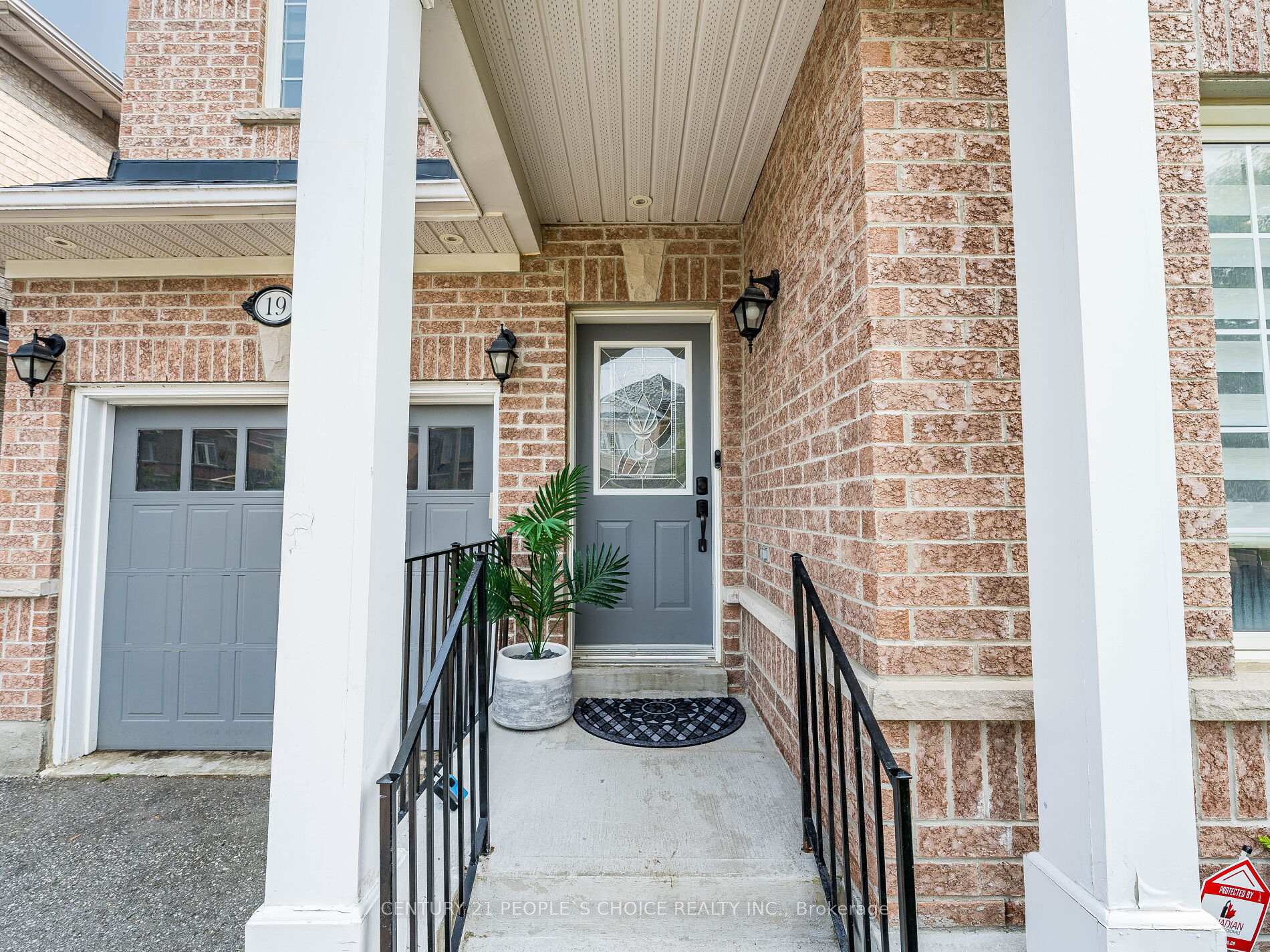 Photo 3 of 19 Barden Crescent, Ajax, Northeast Ajax — HOMEH