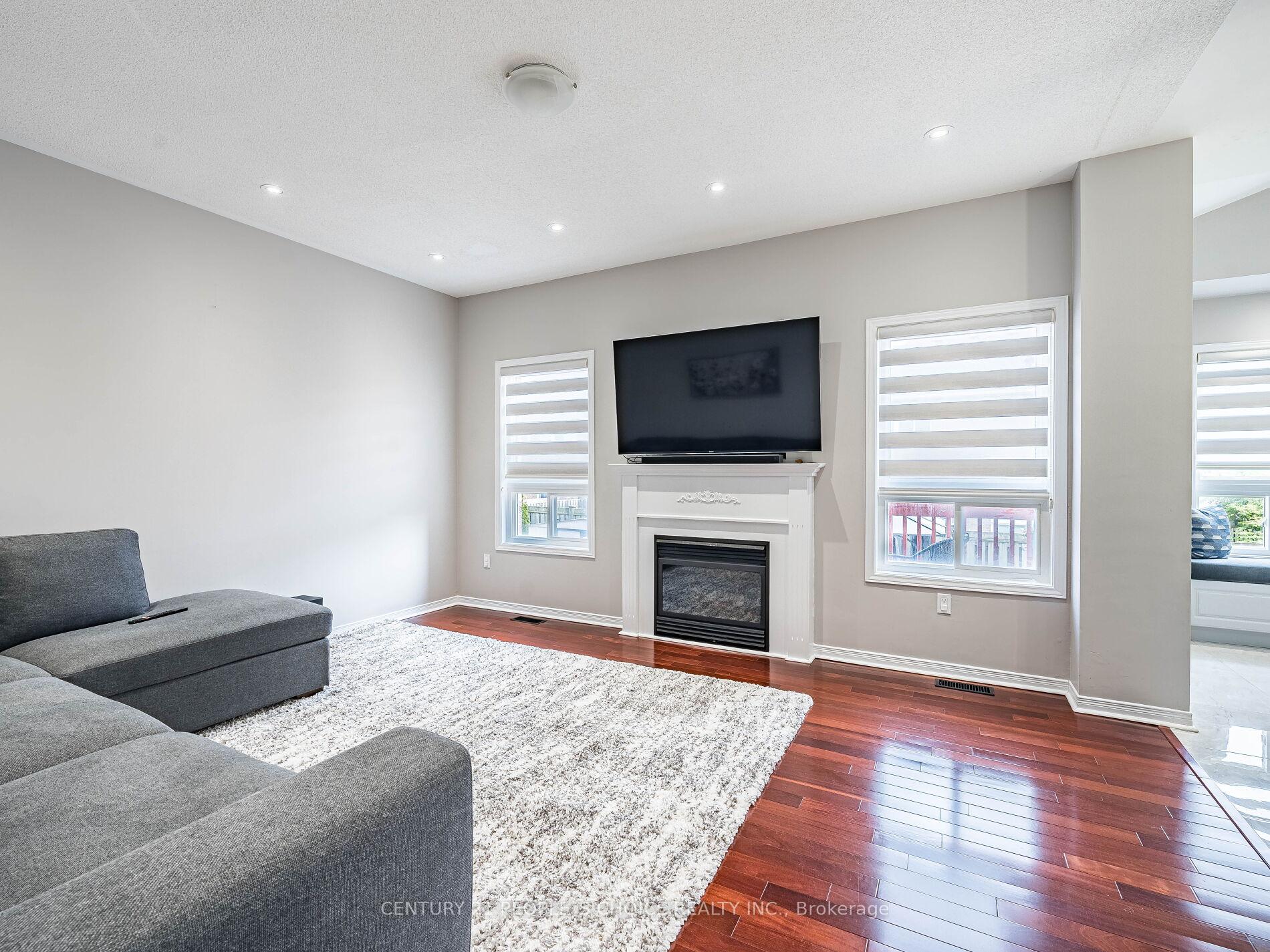 Photo 6 of 19 Barden Crescent, Ajax, Northeast Ajax — HOMEH