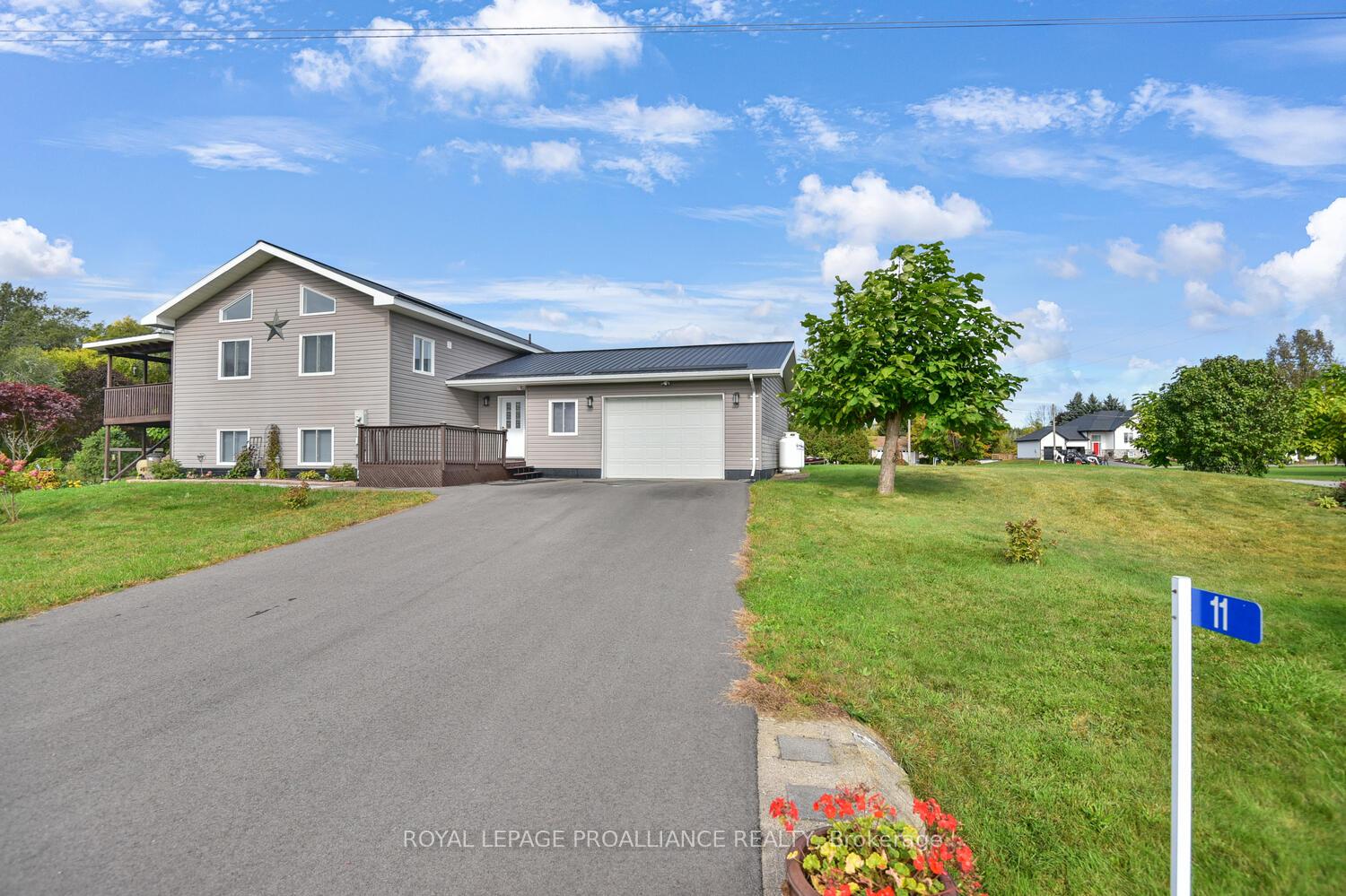 Photo 2 of 11 Judy Place, Edwardsburgh/Cardinal, Edwardsburgh/Cardinal Twp — HOMEH