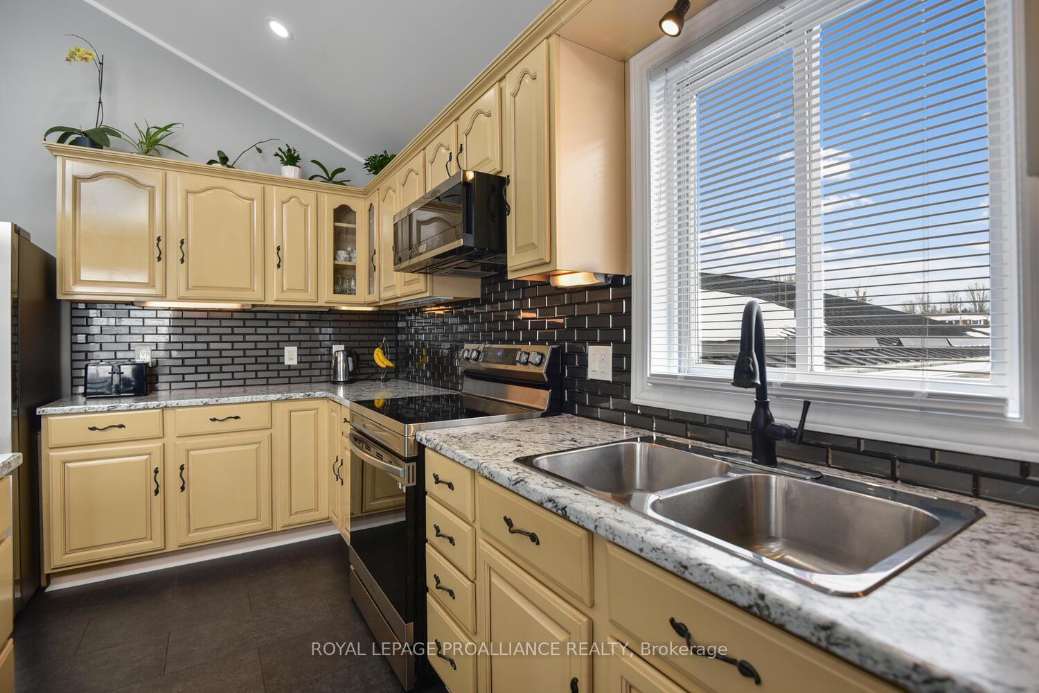 Photo 18 of 11 Judy Place, Edwardsburgh/Cardinal, Edwardsburgh/Cardinal Twp — HOMEH
