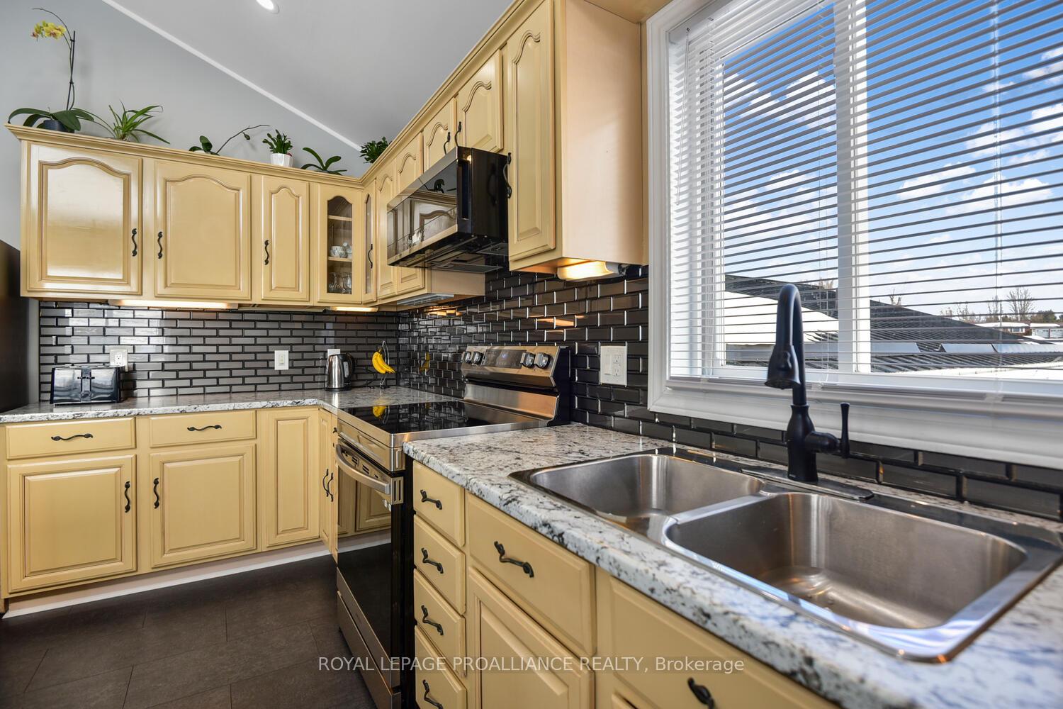Photo 17 of 11 Judy Place, Edwardsburgh/Cardinal, Edwardsburgh/Cardinal Twp — HOMEH