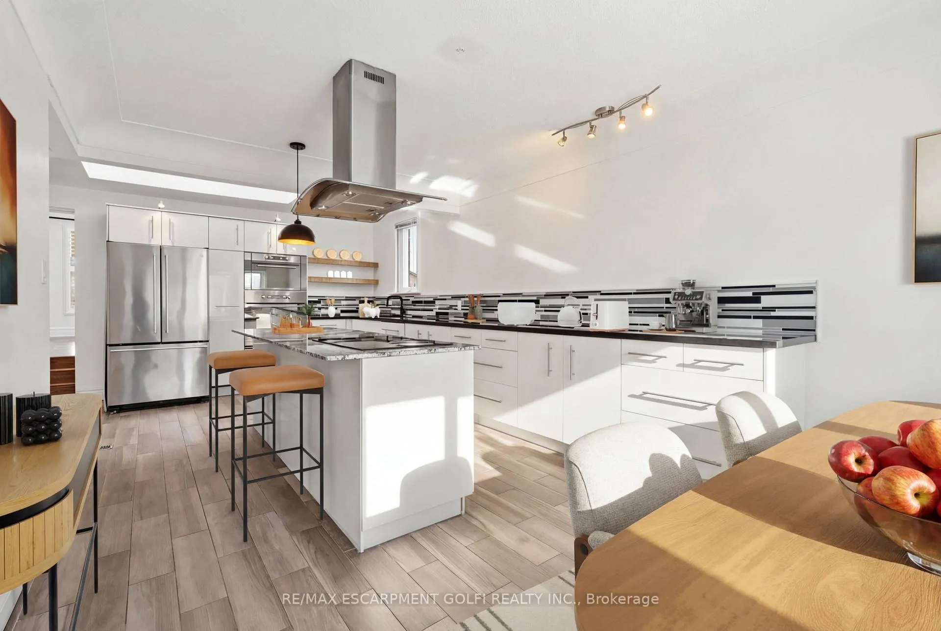 Photo 4 of 211 Rosedale Avenue, Hamilton, Rosedale — HOMEH