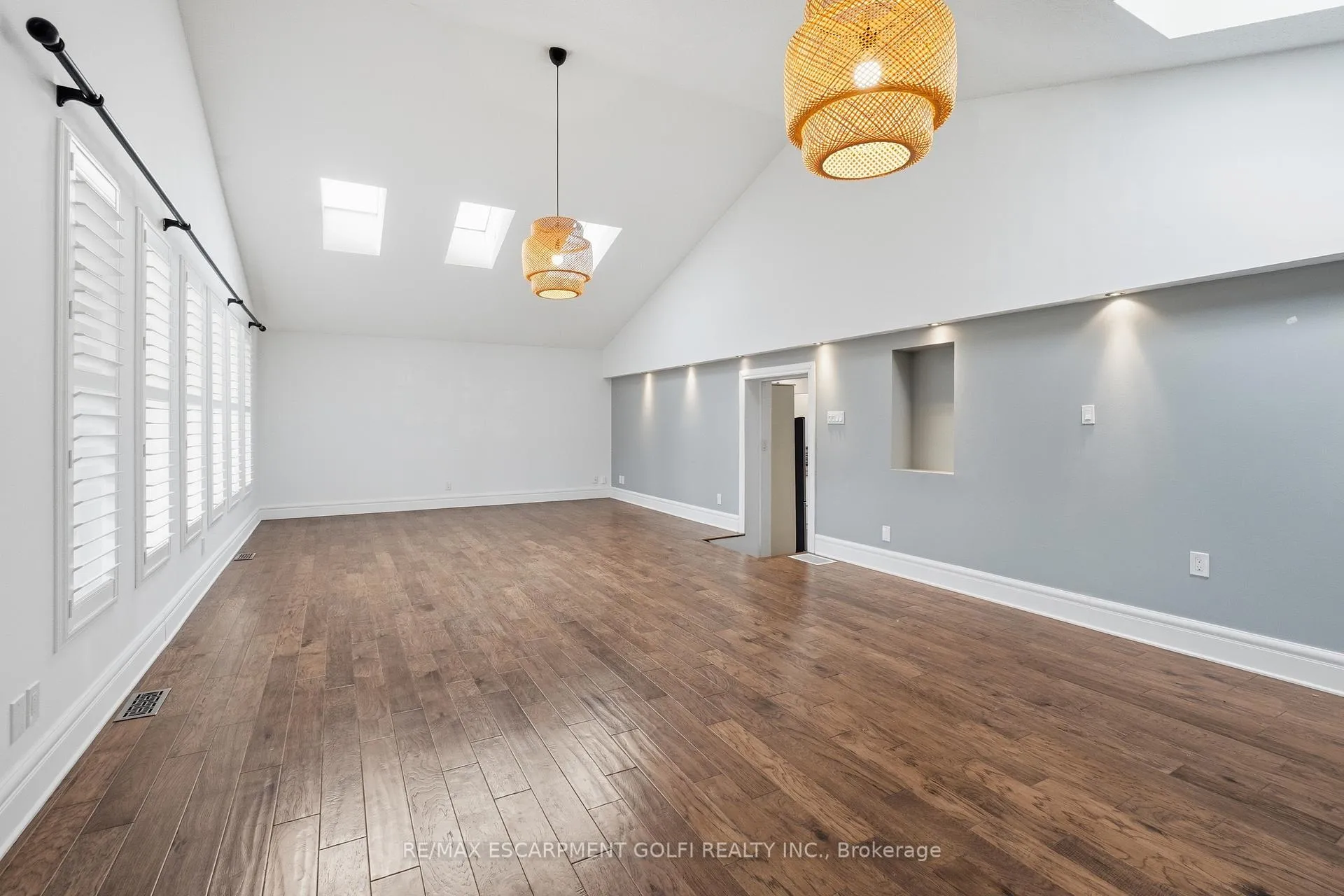 Photo 10 of 211 Rosedale Avenue, Hamilton, Rosedale — HOMEH