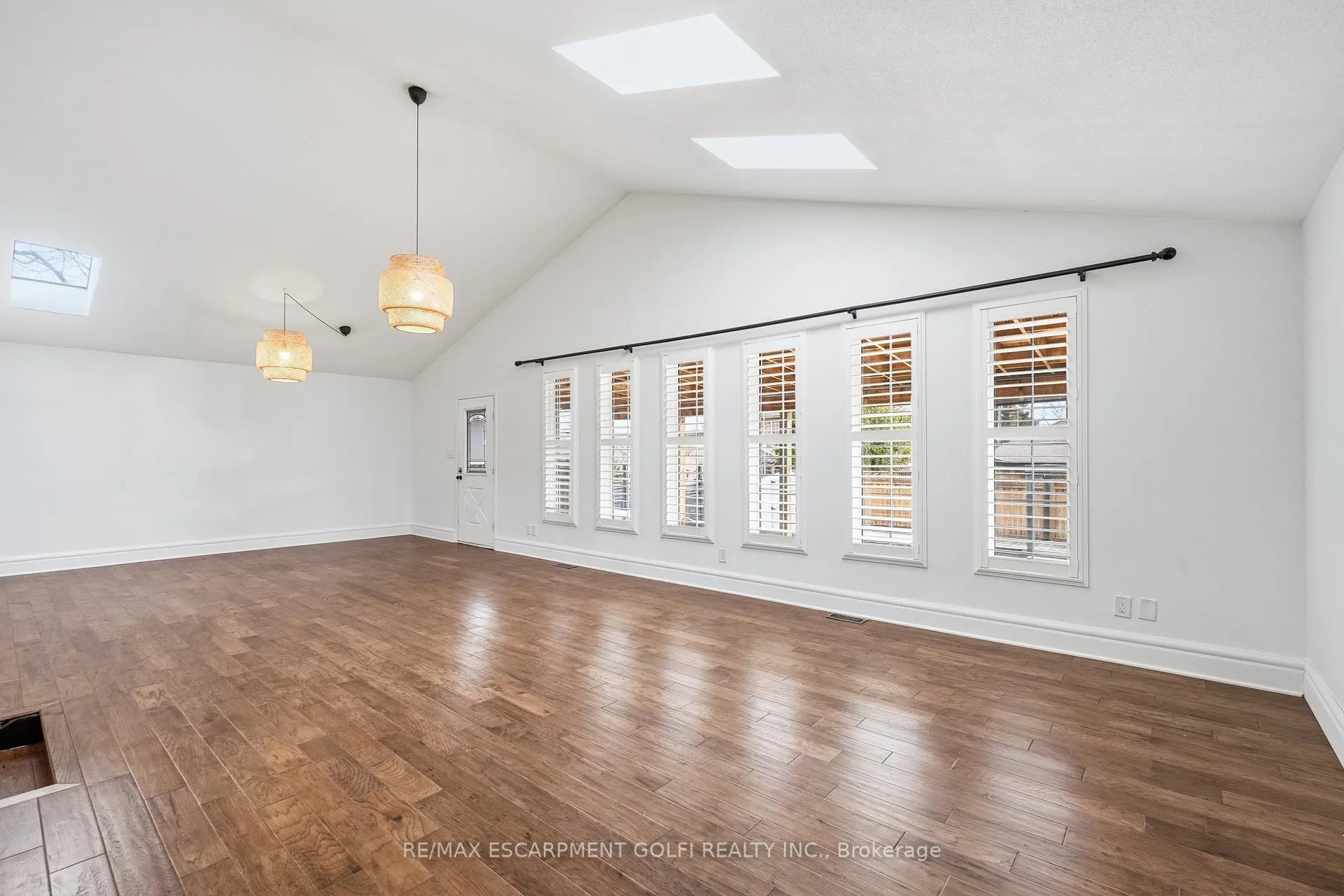 Photo 11 of 211 Rosedale Avenue, Hamilton, Rosedale — HOMEH