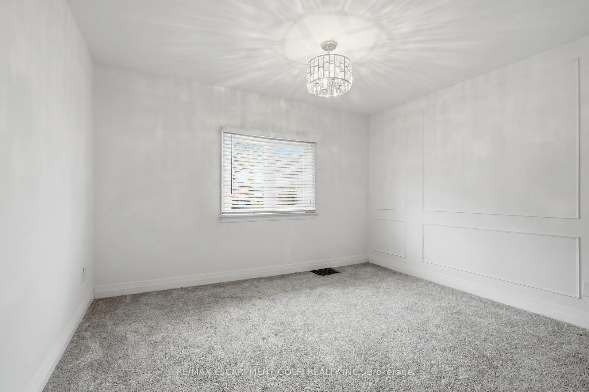 Photo 12 of 211 Rosedale Avenue, Hamilton, Rosedale — HOMEH