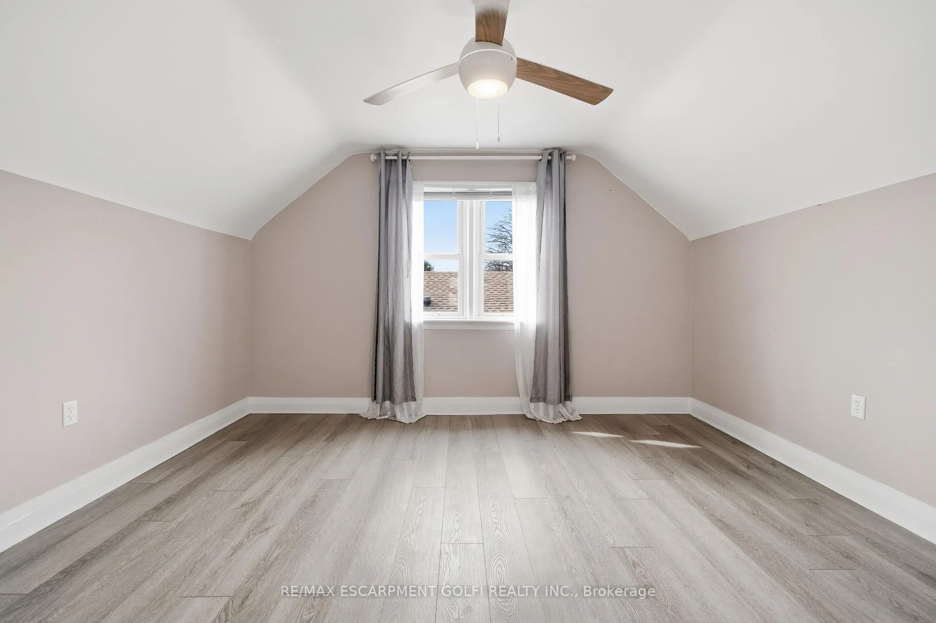Photo 18 of 211 Rosedale Avenue, Hamilton, Rosedale — HOMEH