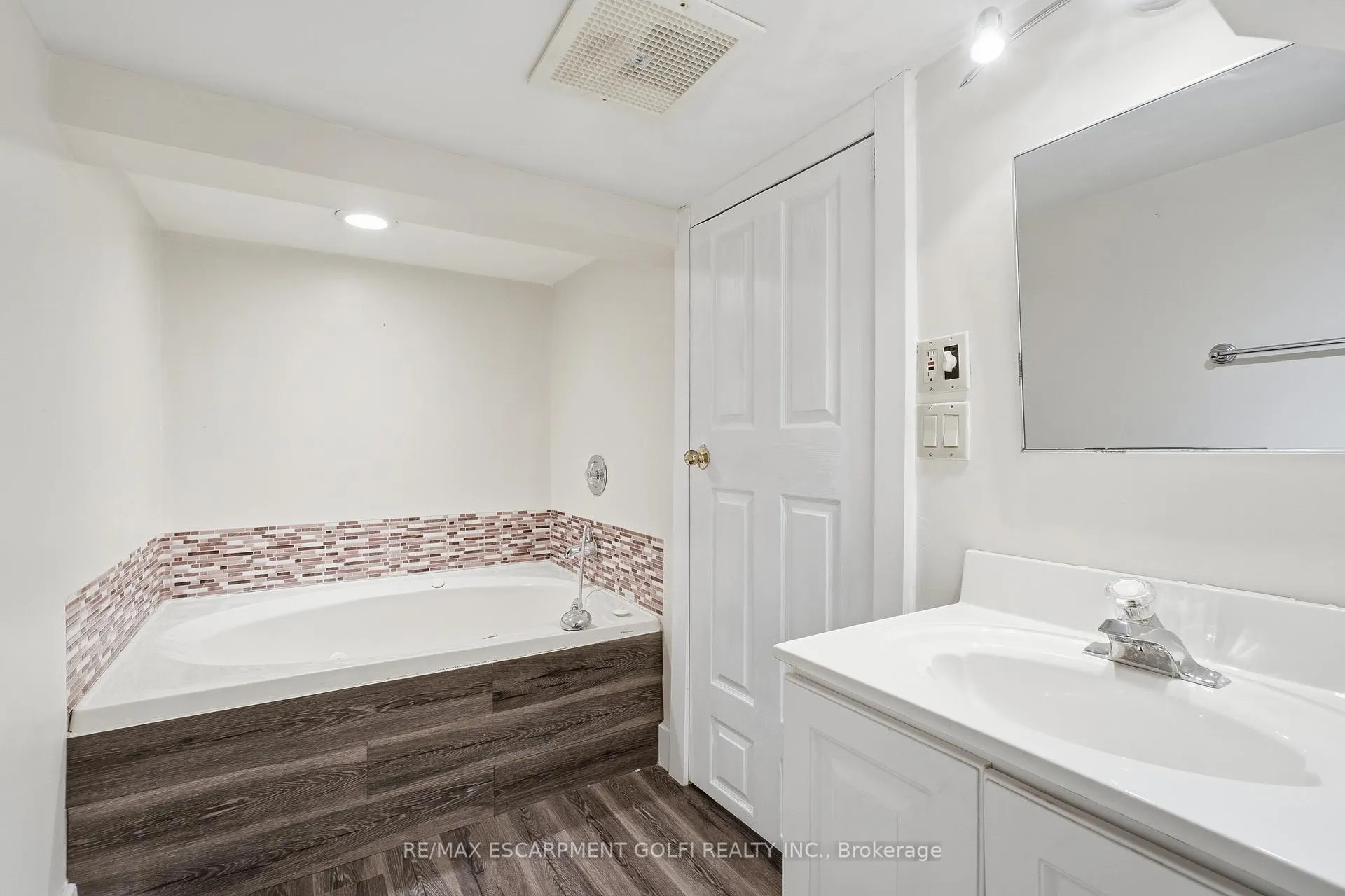 Photo 24 of 211 Rosedale Avenue, Hamilton, Rosedale — HOMEH