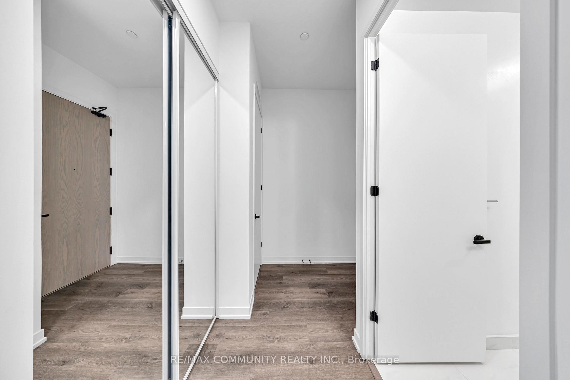 Photo 5 of Unit 602, 8 Interchange Way, Vaughan, Vaughan Corporate Centre — HOMEH