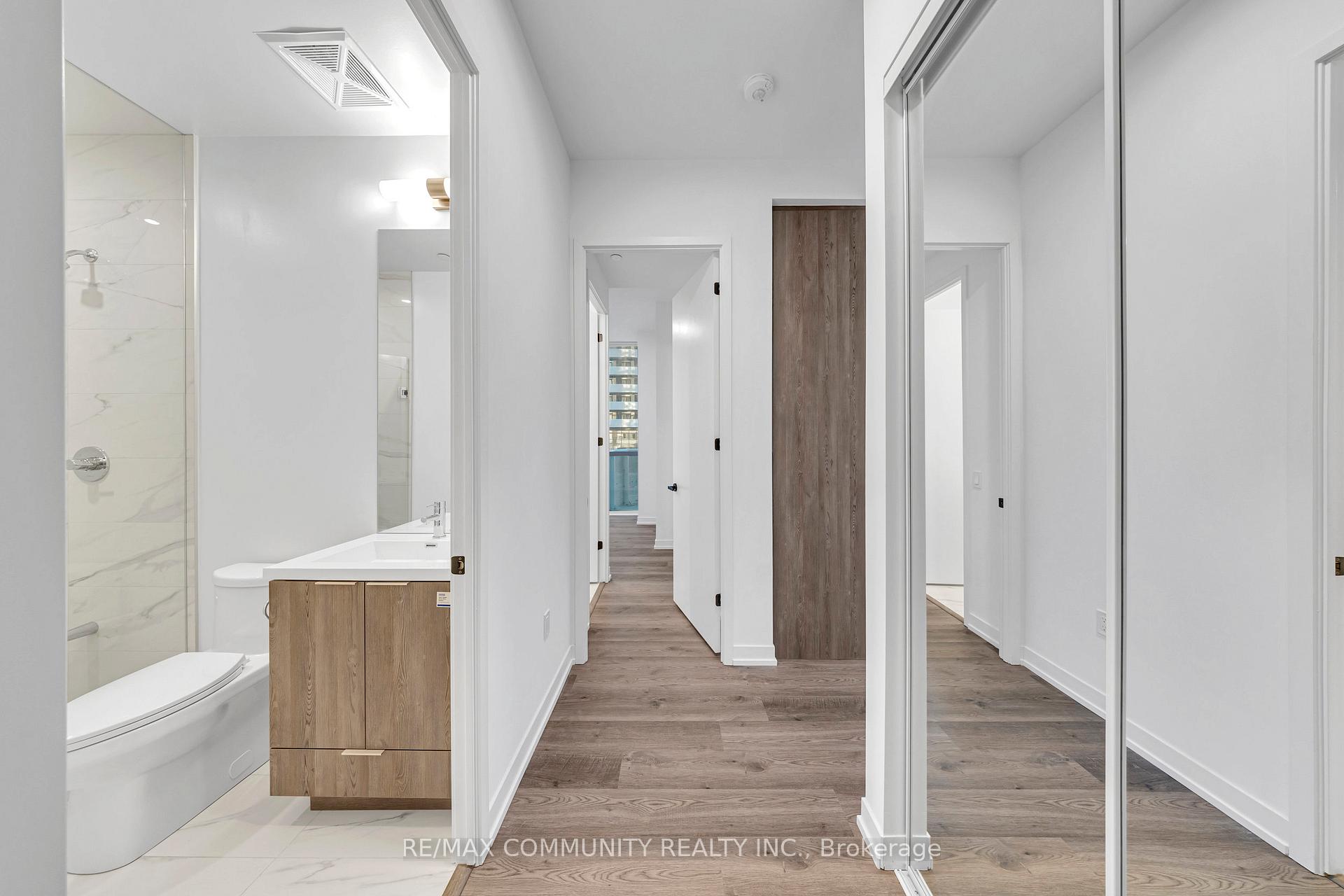 Photo 7 of Unit 602, 8 Interchange Way, Vaughan, Vaughan Corporate Centre — HOMEH