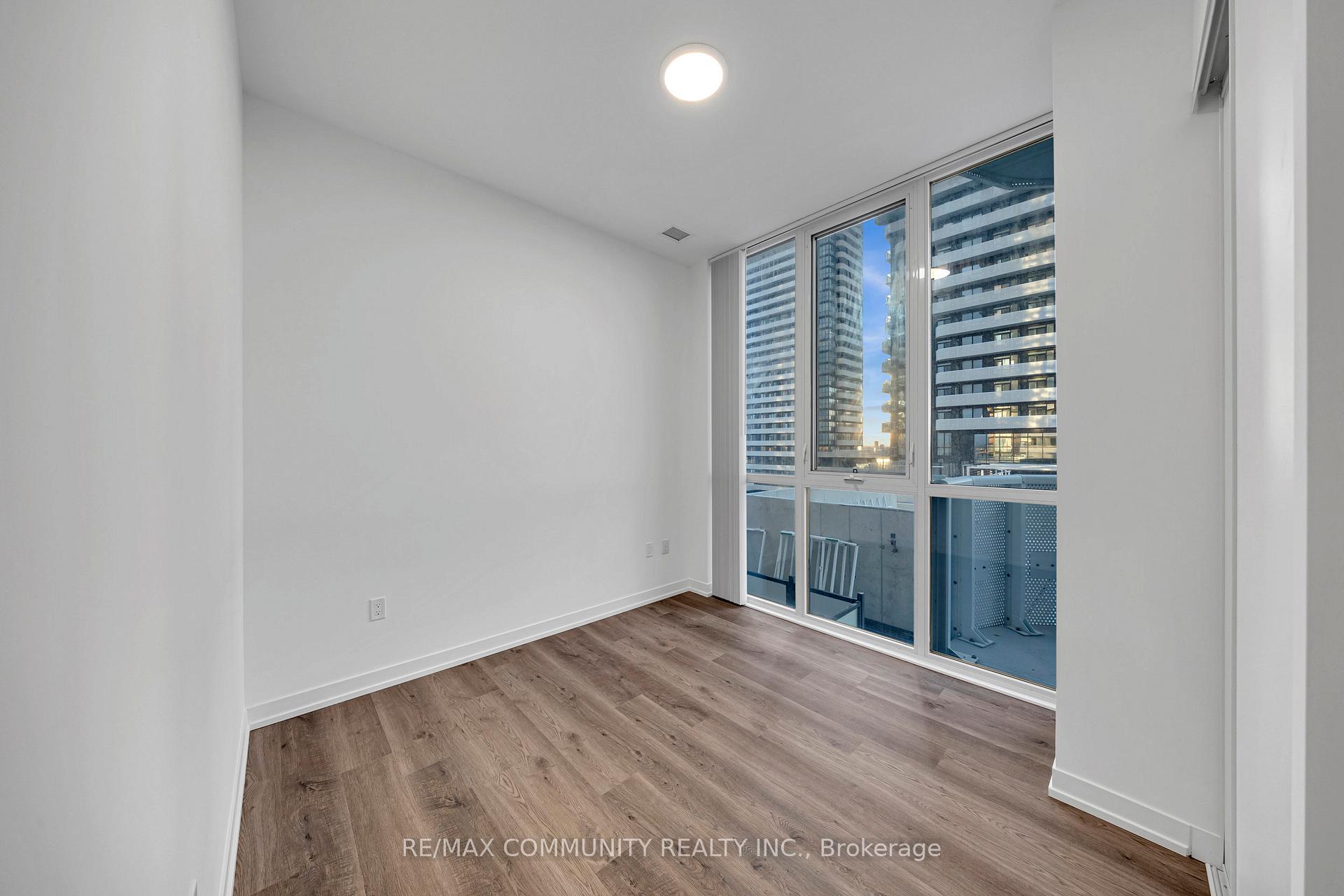 Photo 10 of Unit 602, 8 Interchange Way, Vaughan, Vaughan Corporate Centre — HOMEH