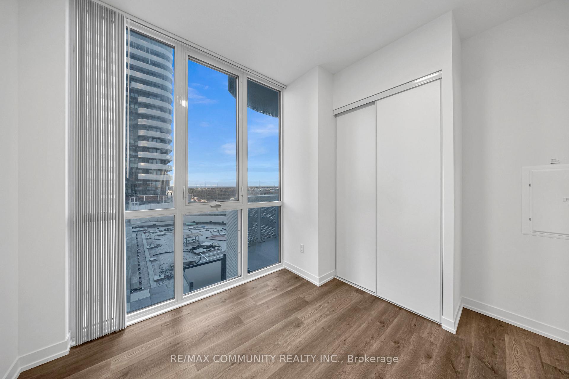 Photo 11 of Unit 602, 8 Interchange Way, Vaughan, Vaughan Corporate Centre — HOMEH