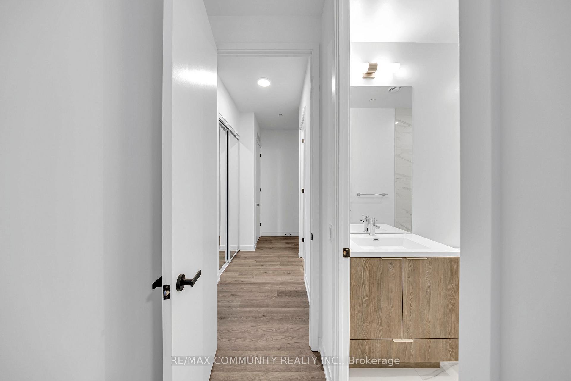Photo 12 of Unit 602, 8 Interchange Way, Vaughan, Vaughan Corporate Centre — HOMEH