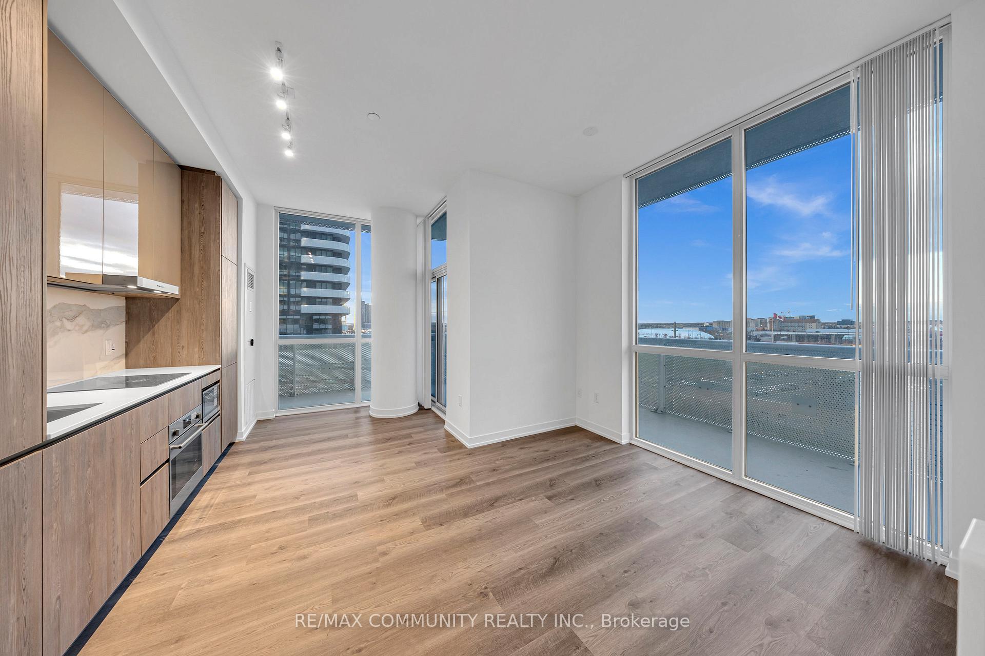Photo 13 of Unit 602, 8 Interchange Way, Vaughan, Vaughan Corporate Centre — HOMEH