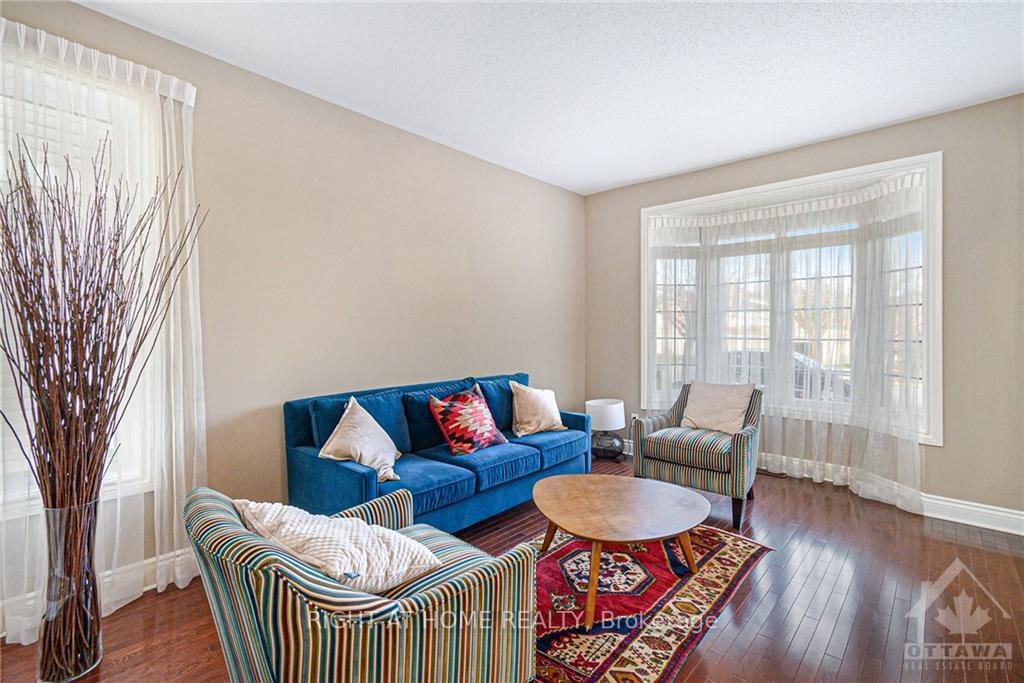 Photo 7 of 119 Whitestone Drive, Ottawa, Central Park — HOMEH