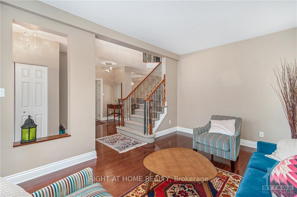 Photo 5 of 119 Whitestone Drive, Ottawa, Central Park — HOMEH