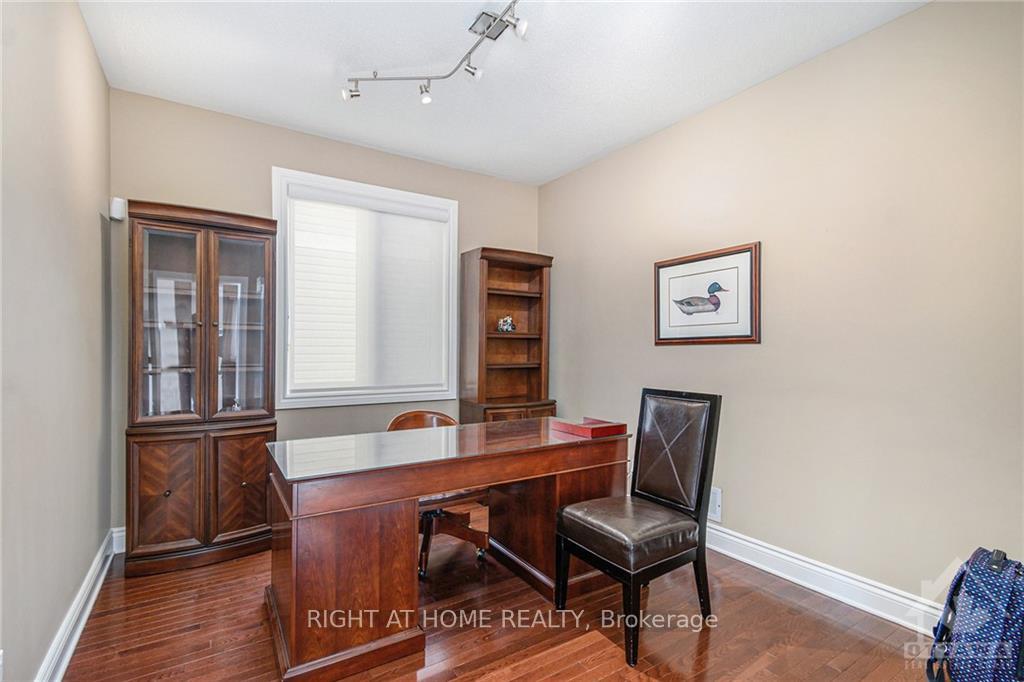 Photo 9 of 119 Whitestone Drive, Ottawa, Central Park — HOMEH