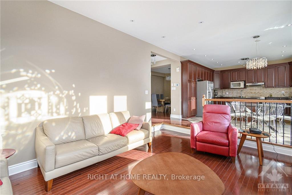 Photo 11 of 119 Whitestone Drive, Ottawa, Central Park — HOMEH