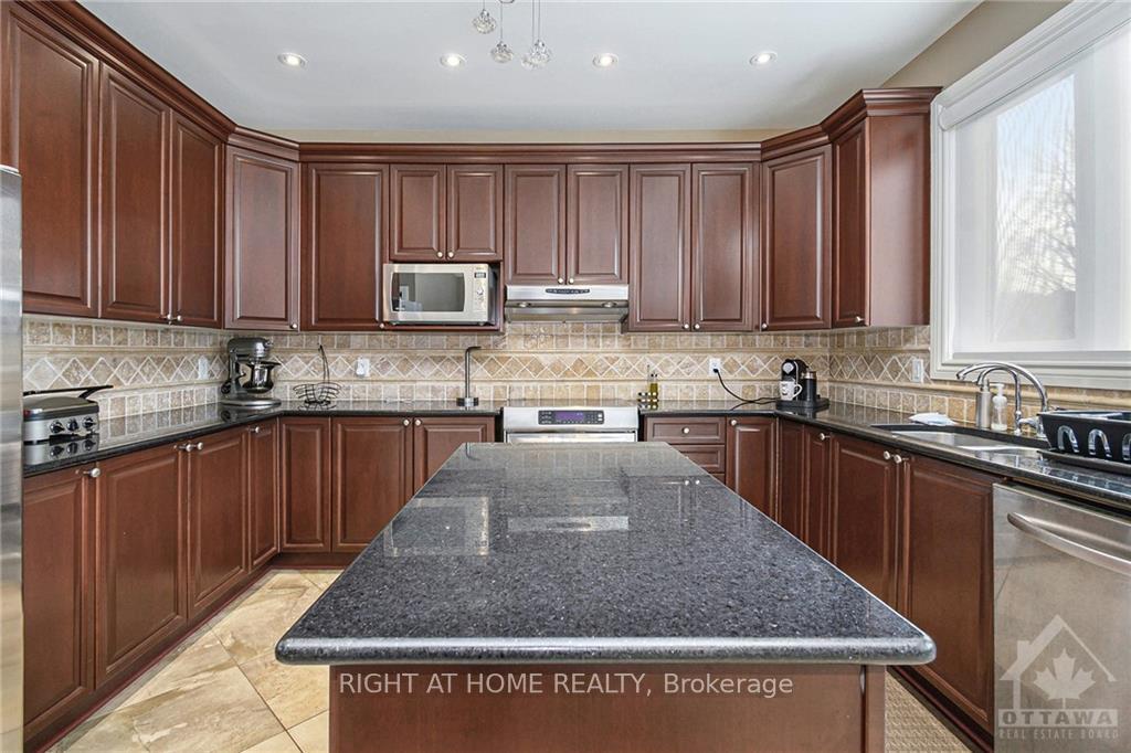 Photo 12 of 119 Whitestone Drive, Ottawa, Central Park — HOMEH