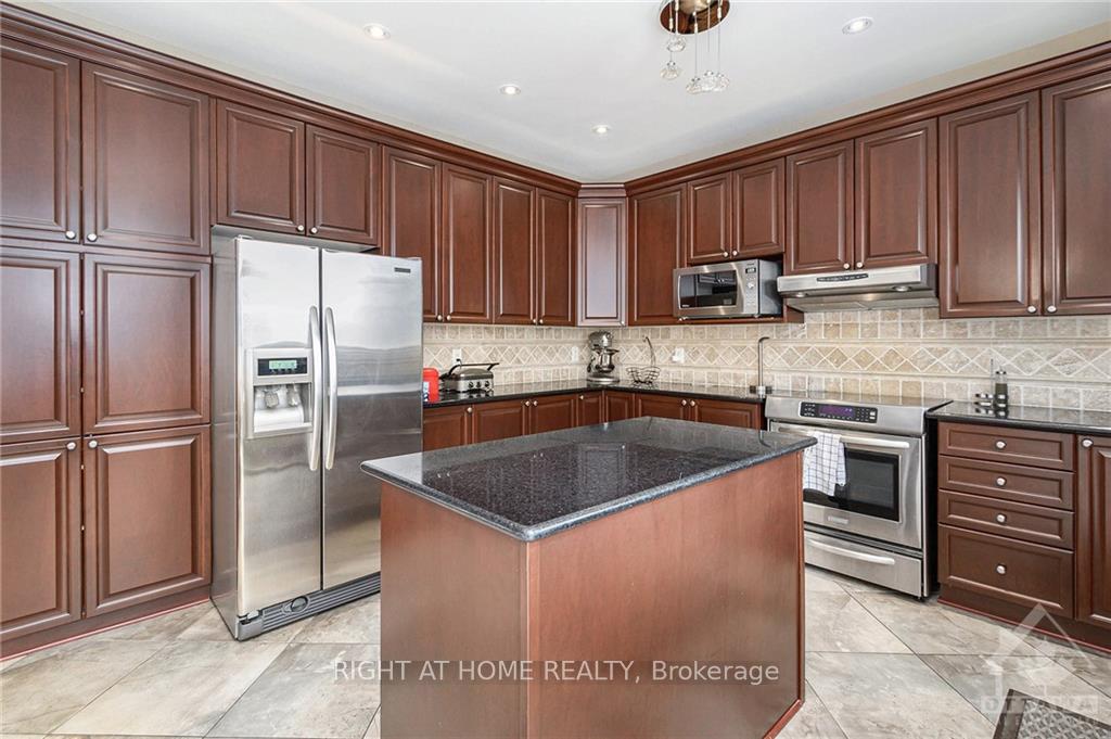 Photo 14 of 119 Whitestone Drive, Ottawa, Central Park — HOMEH