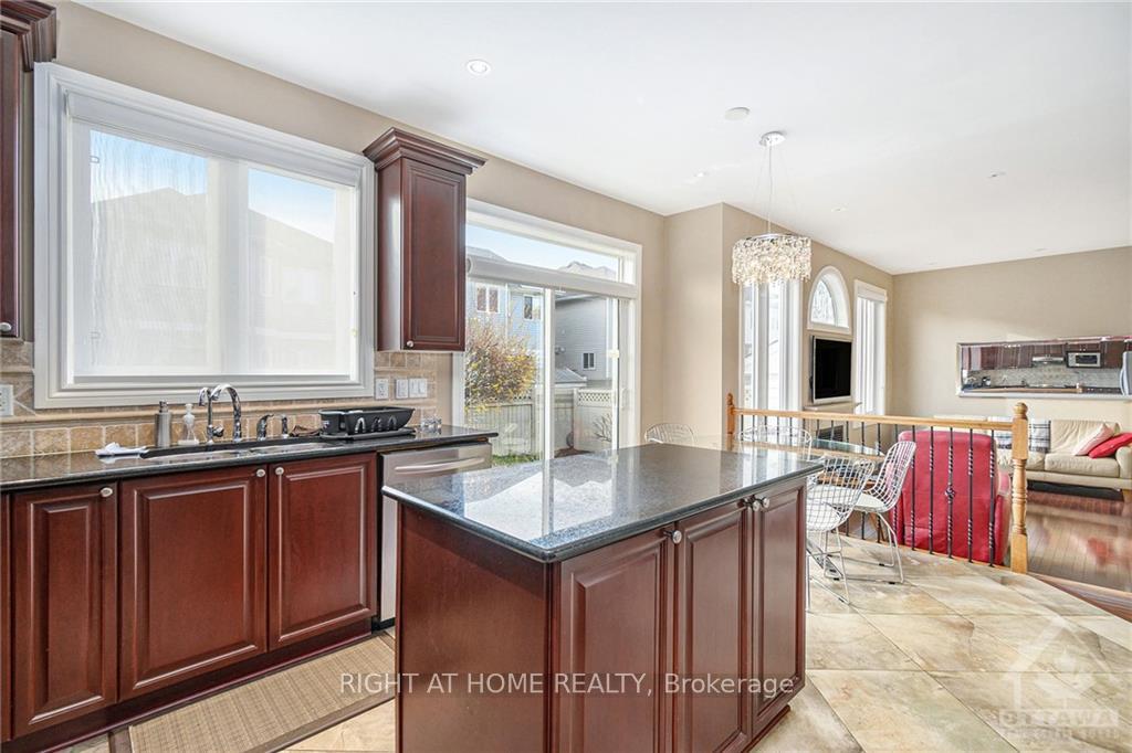 Photo 10 of 119 Whitestone Drive, Ottawa, Central Park — HOMEH