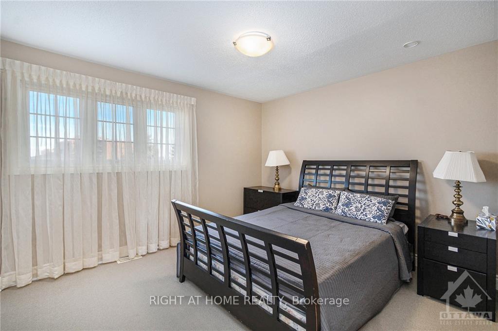 Photo 15 of 119 Whitestone Drive, Ottawa, Central Park — HOMEH