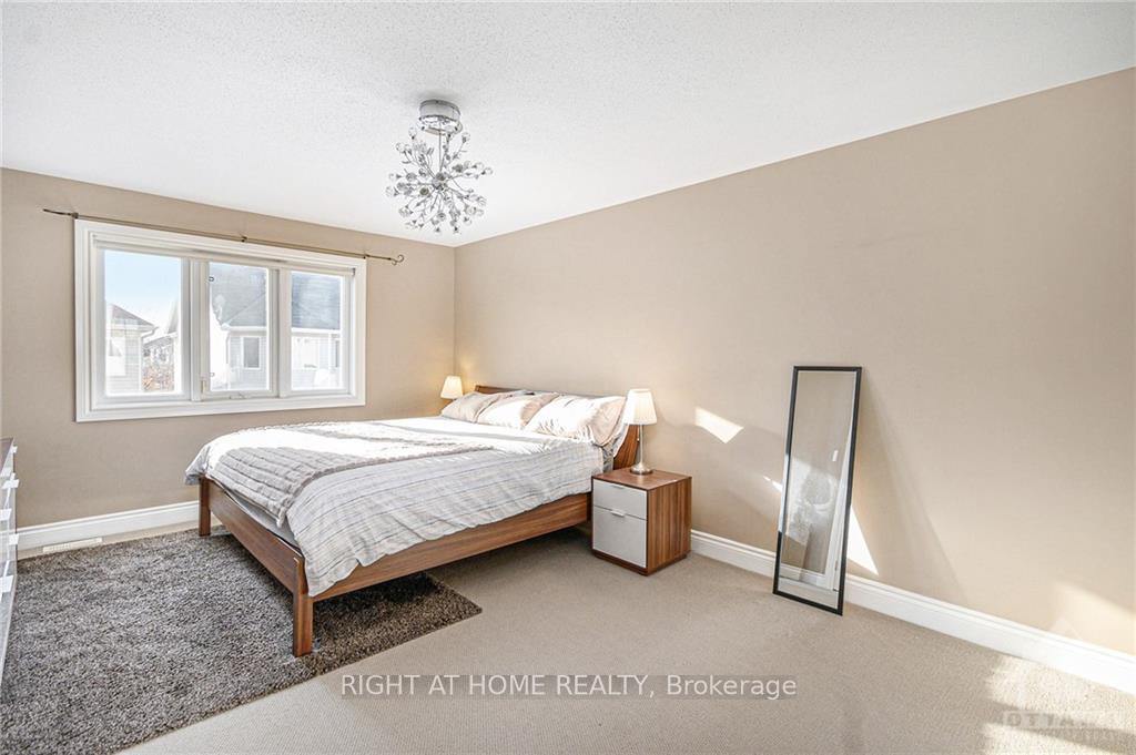 Photo 18 of 119 Whitestone Drive, Ottawa, Central Park — HOMEH